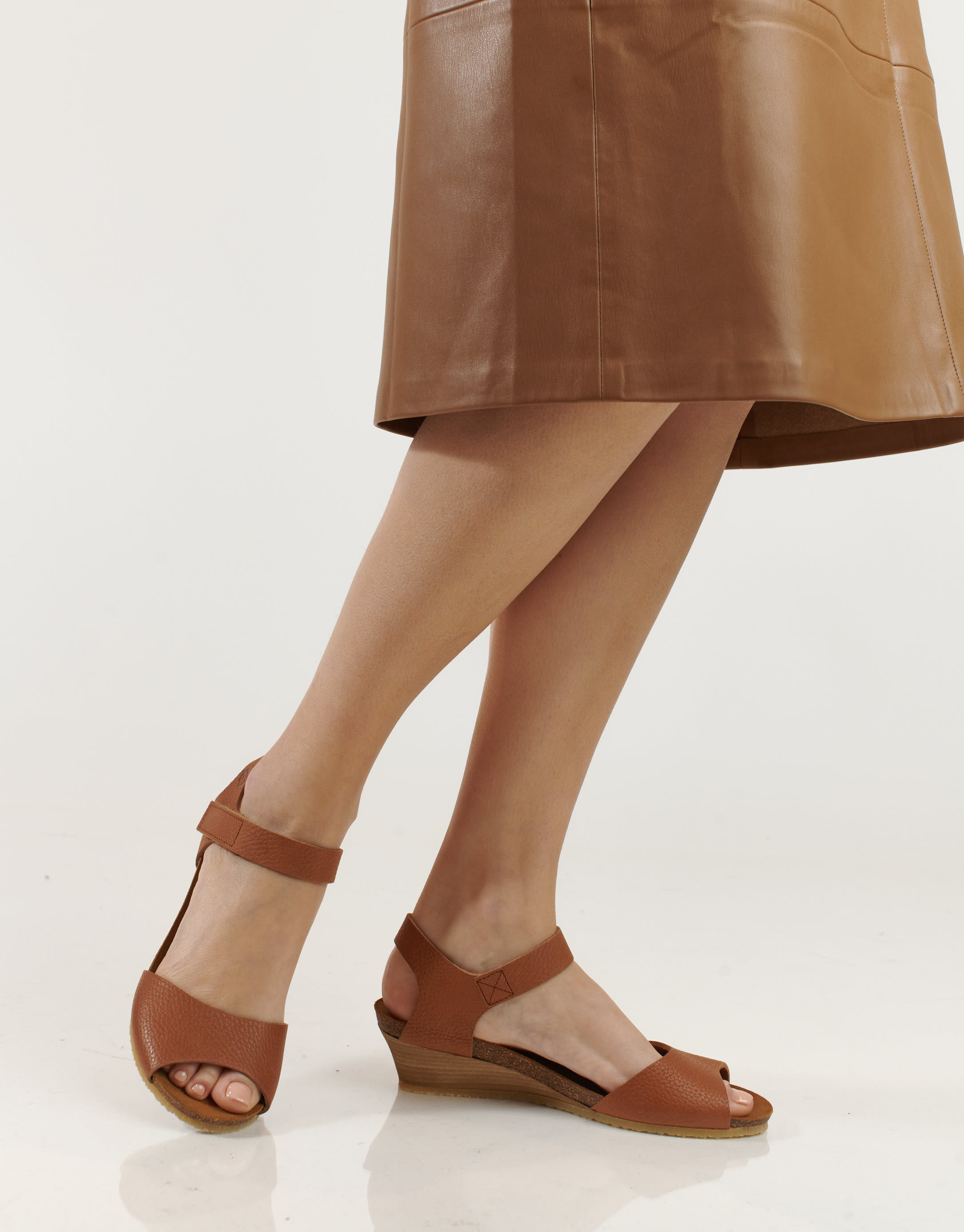 נעלי נשים - loints of Holland - סנדלי עור ENGLEEN - חום3