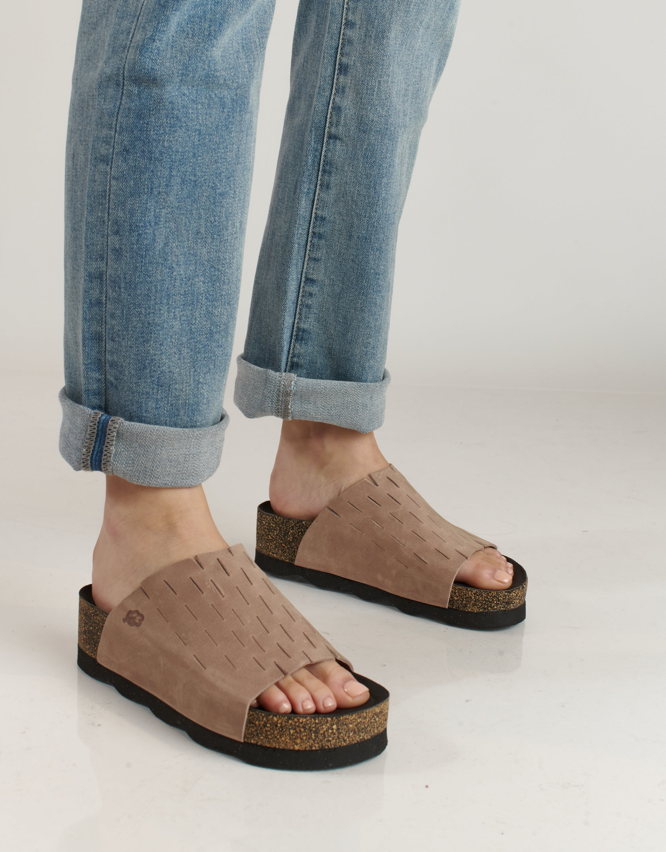 נעלי נשים - loints of Holland - כפכפים  DALEM - בז'3