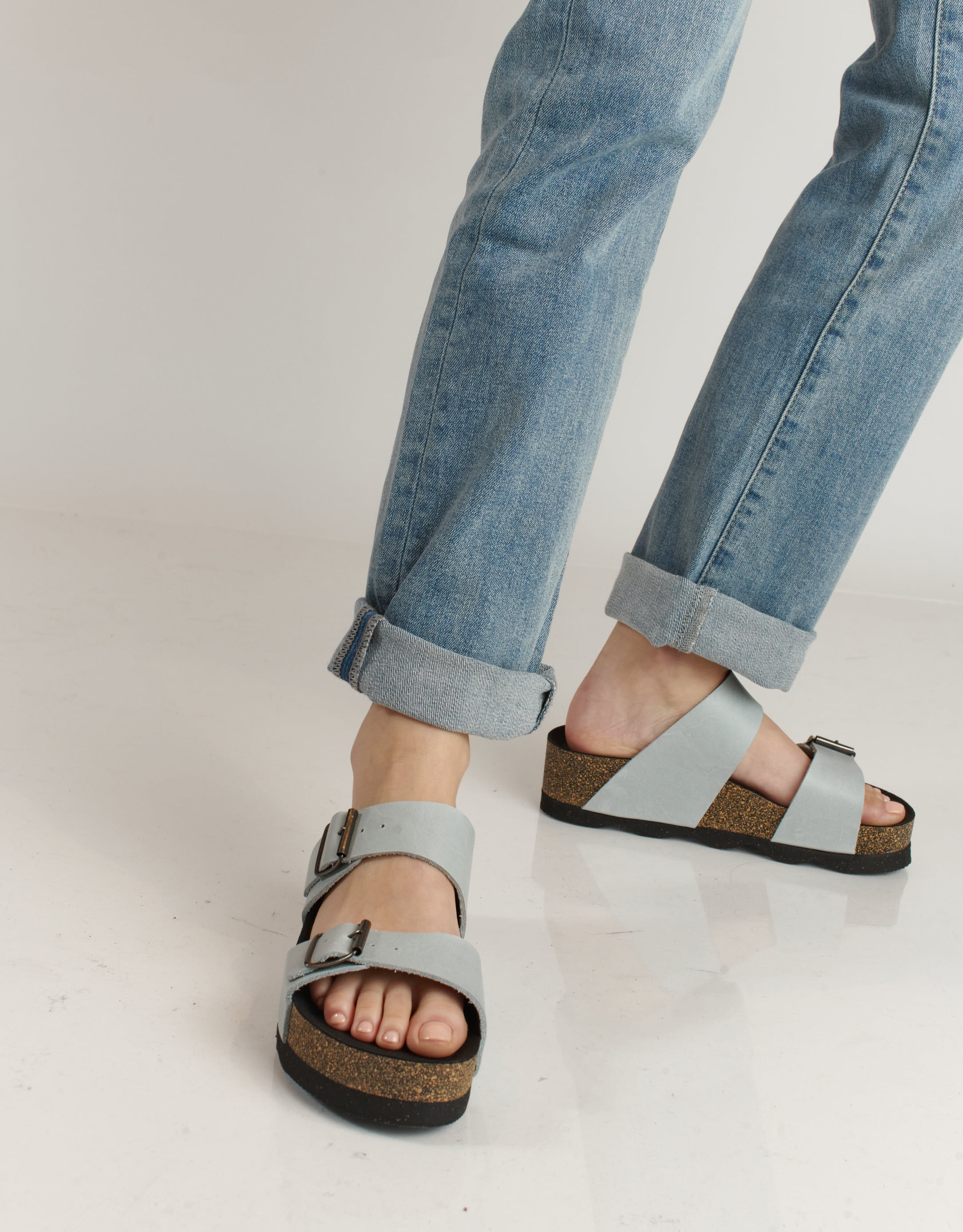 נעלי נשים - loints of Holland - כפכפי רצועות DIDAM B - תכלת3