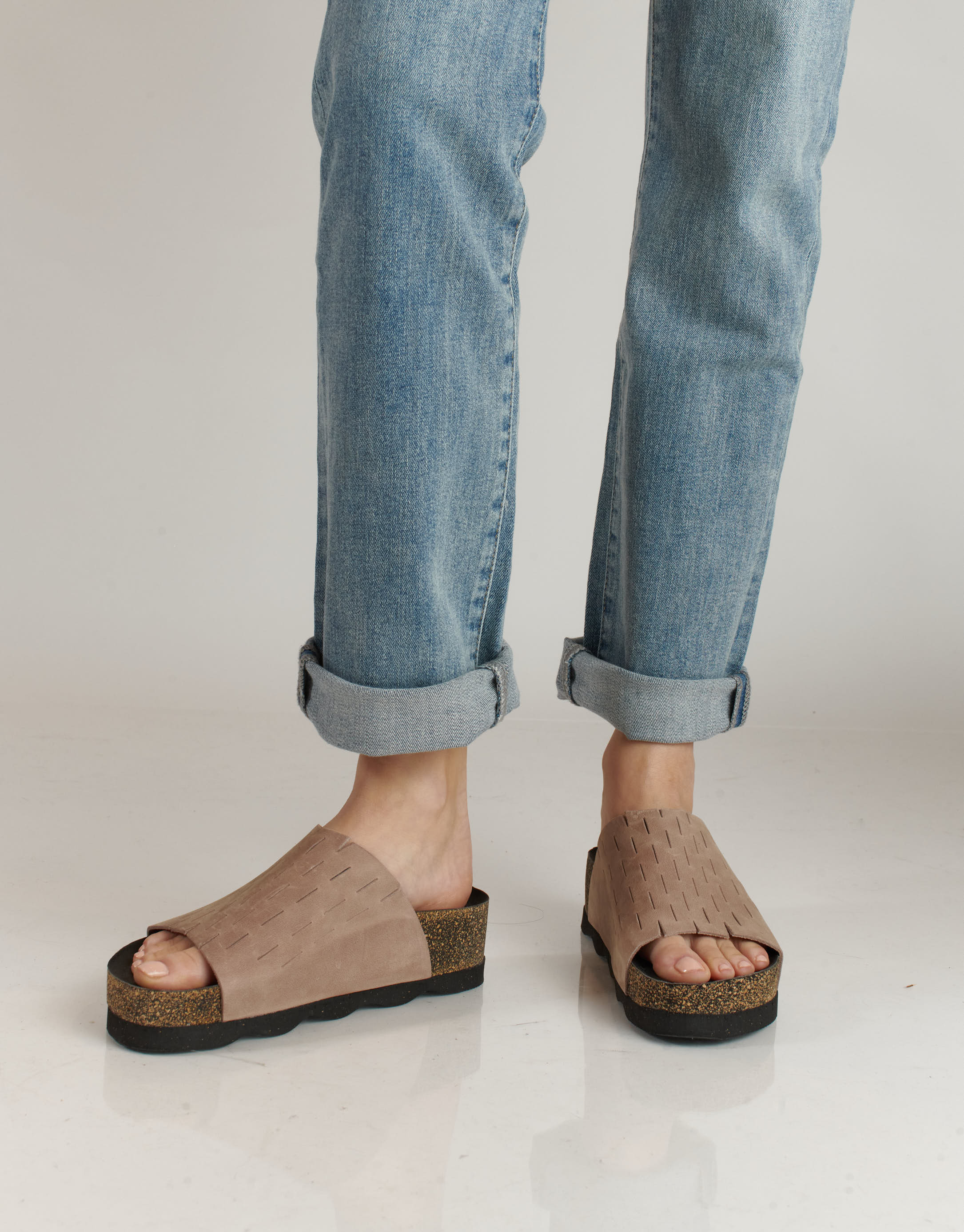 נעלי נשים - loints of Holland - כפכפים  DALEM - בז'4