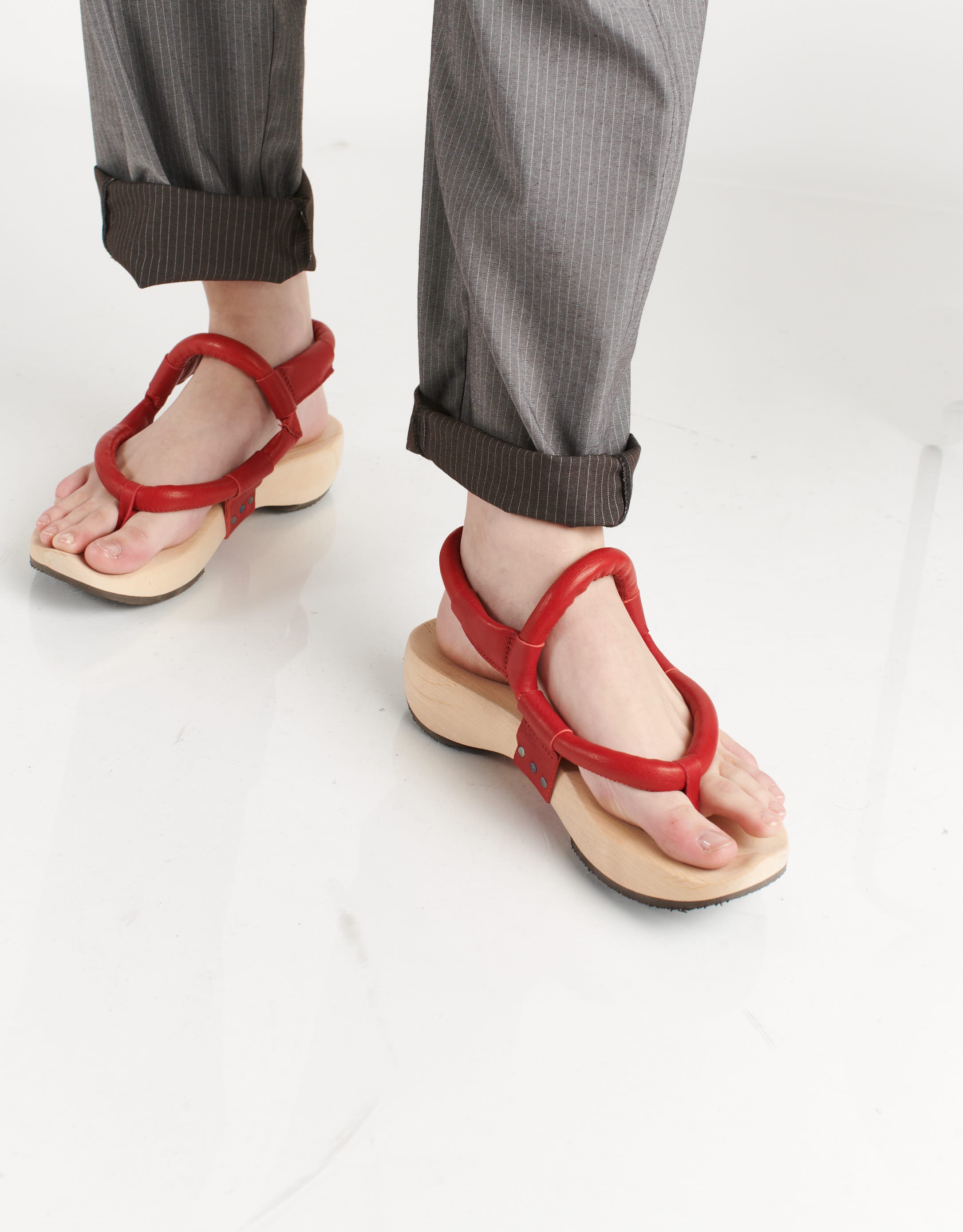 נעלי נשים - Trippen - סנדלי עץ HARDWIRE - אדום2