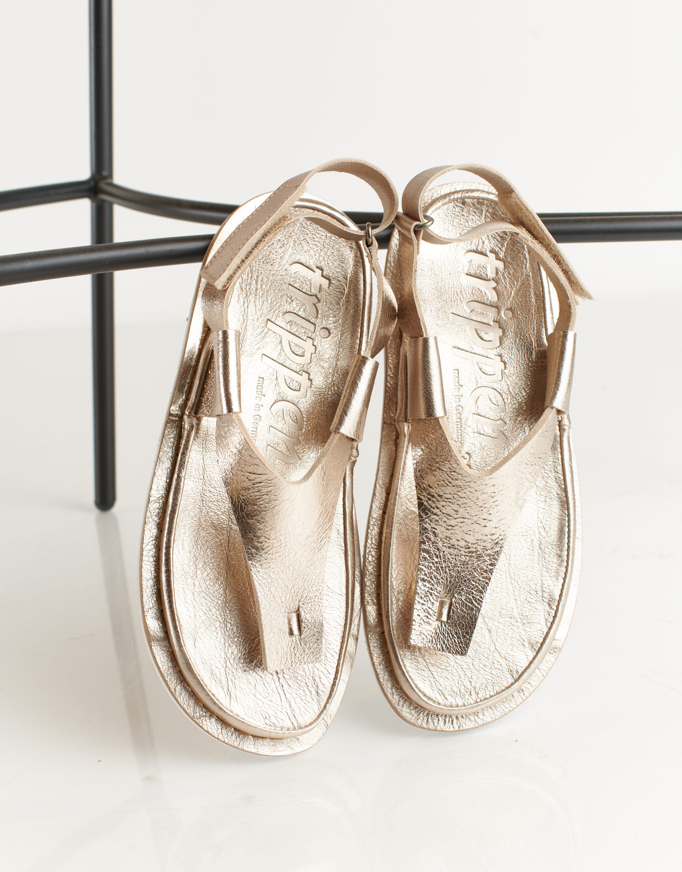 נעלי נשים - Trippen - סנדלי אצבע מעור GRAVITY - זהב2