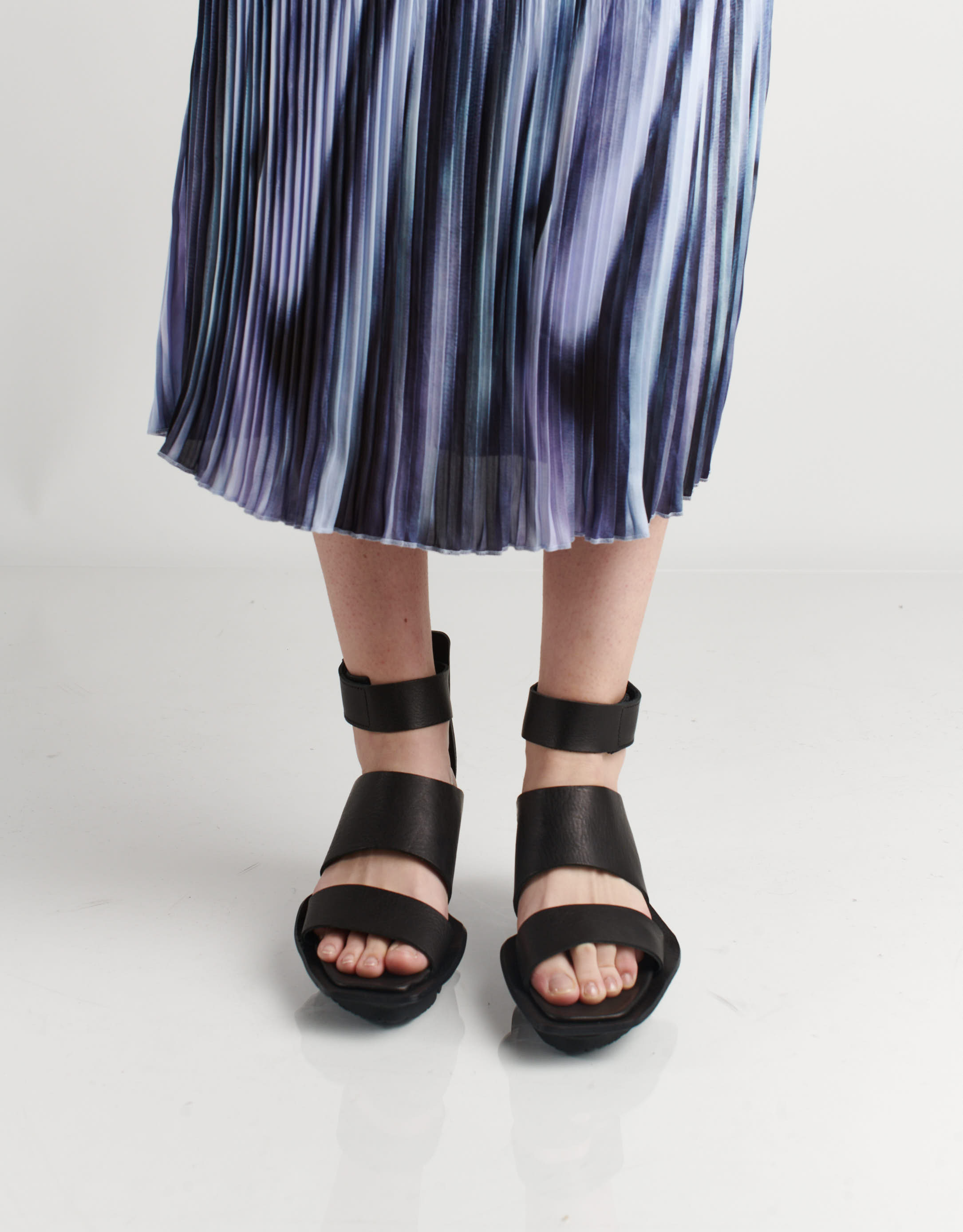 נעלי נשים - Trippen - סנדלי עור REFINE - שחור3