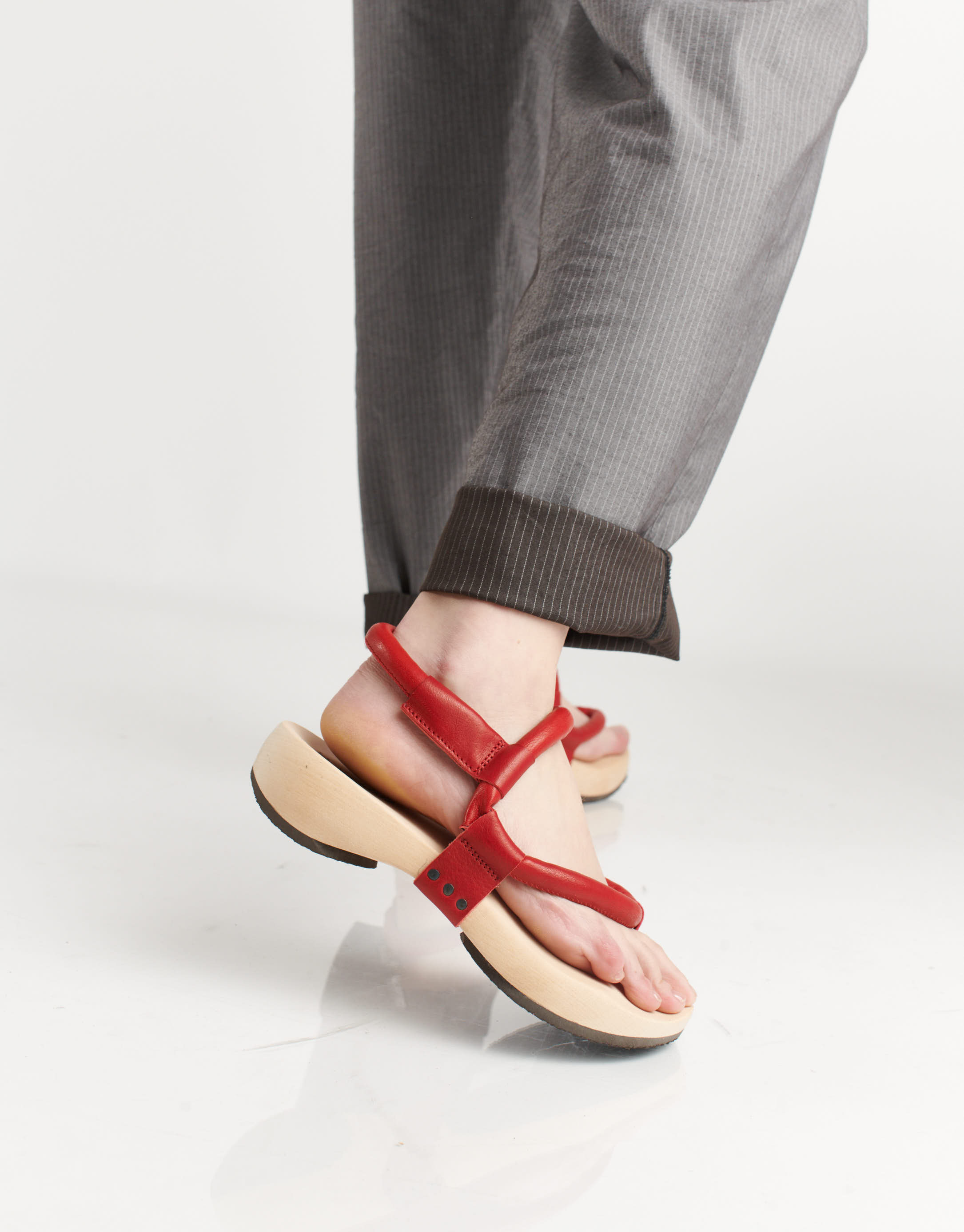 נעלי נשים - Trippen - סנדלי עץ HARDWIRE - אדום3