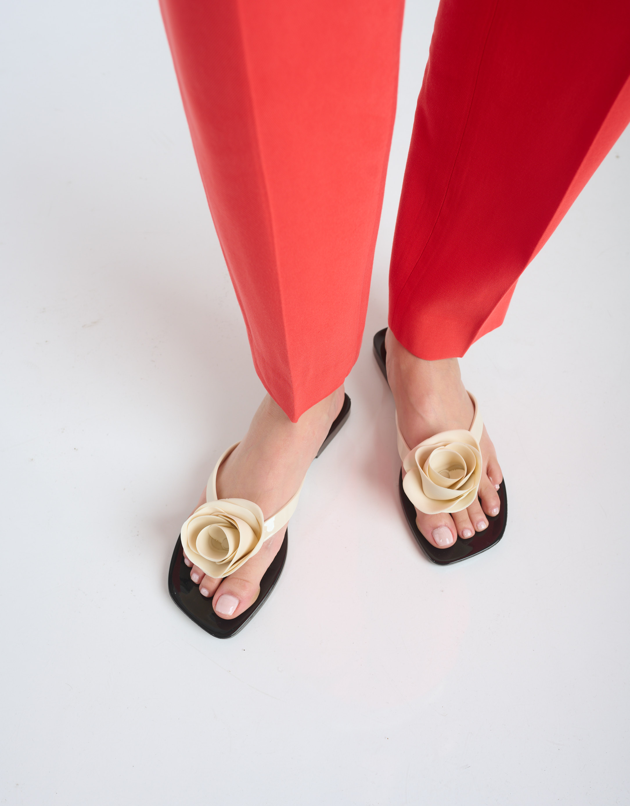 נעלי נשים - Jeffrey Campbell - כפכפים SO SWEET - לבן   שחור2