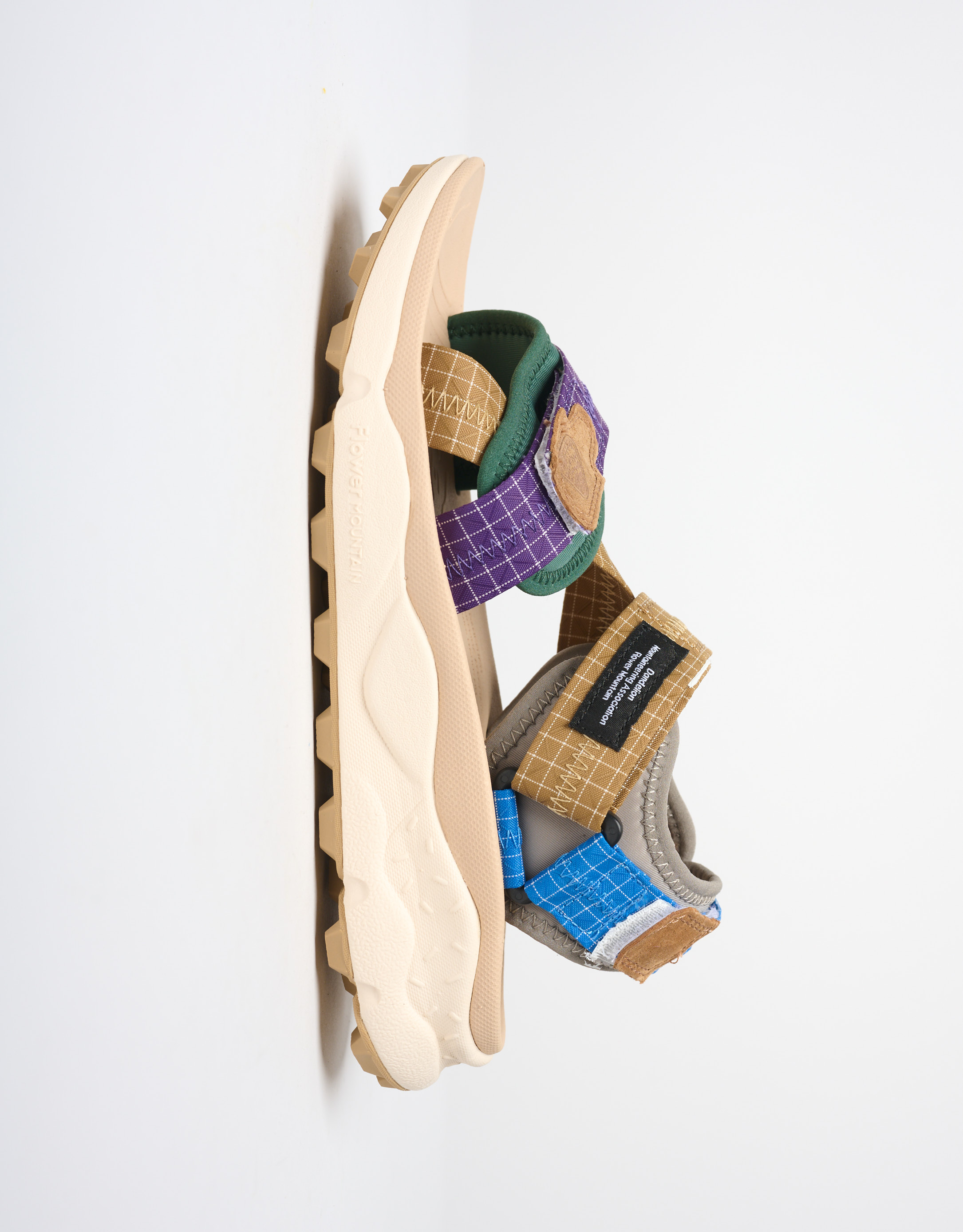 נעלי נשים - Flower Mountain - סנדלי רצועות סקוטצ'  NAZC - בז'