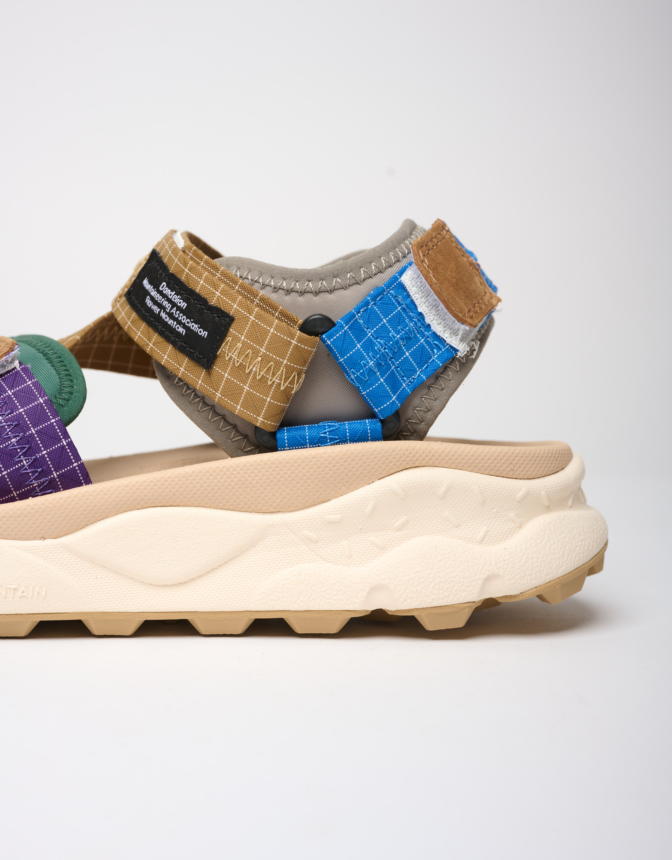 נעלי נשים - Flower Mountain - סנדלי רצועות סקוטצ'  NAZC - בז'3