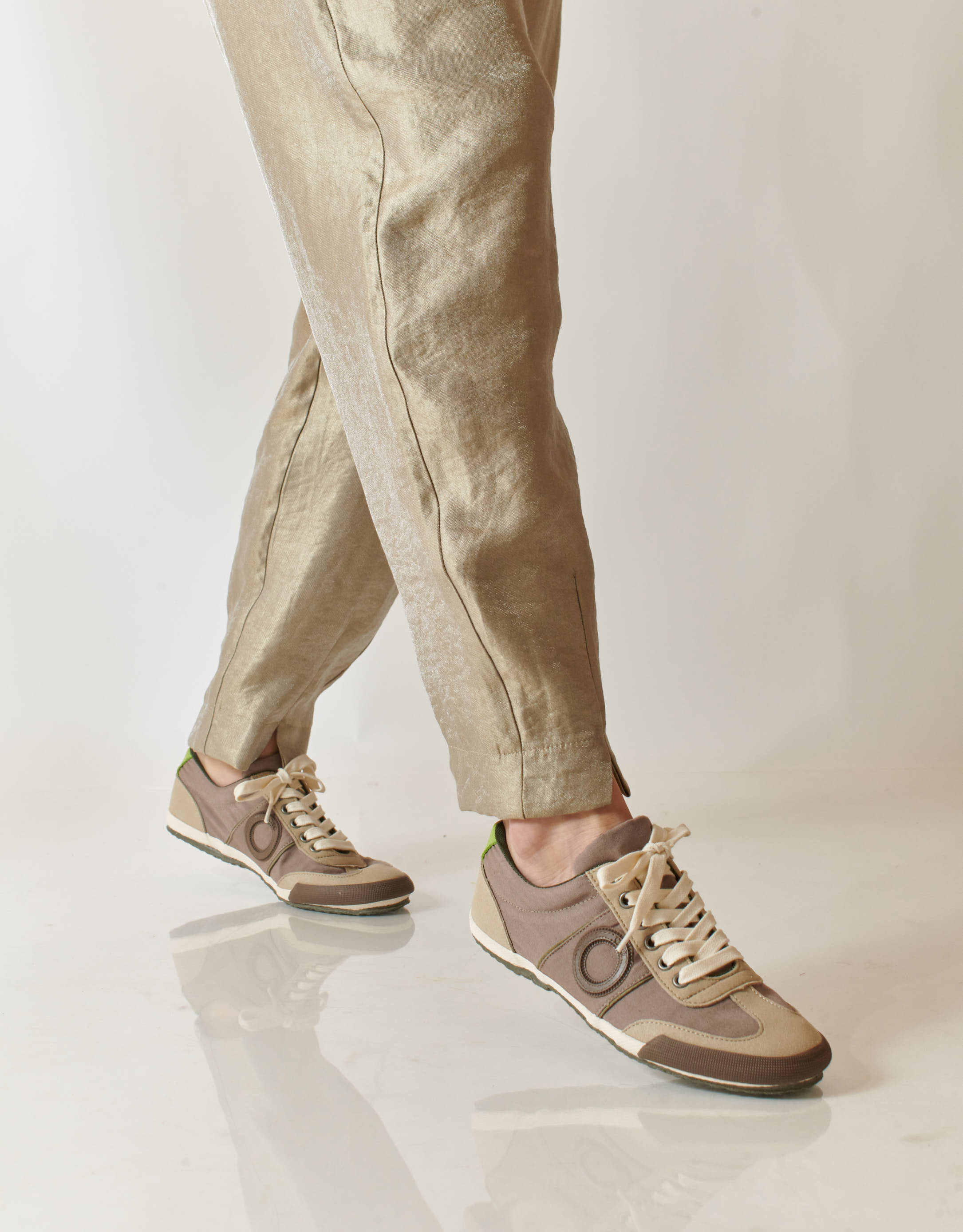 נעלי נשים - Aro - סניקרס בד MAY - חום2