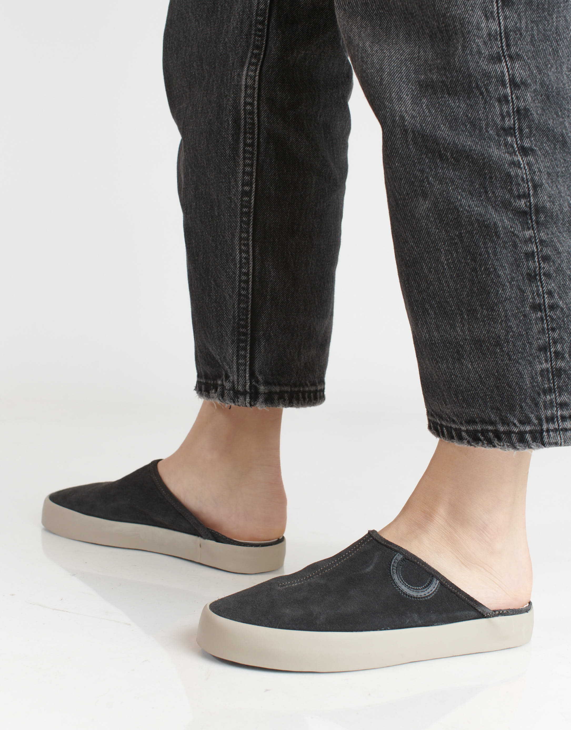 נעלי נשים - Aro - כפכפי זמש UMA - אפור3