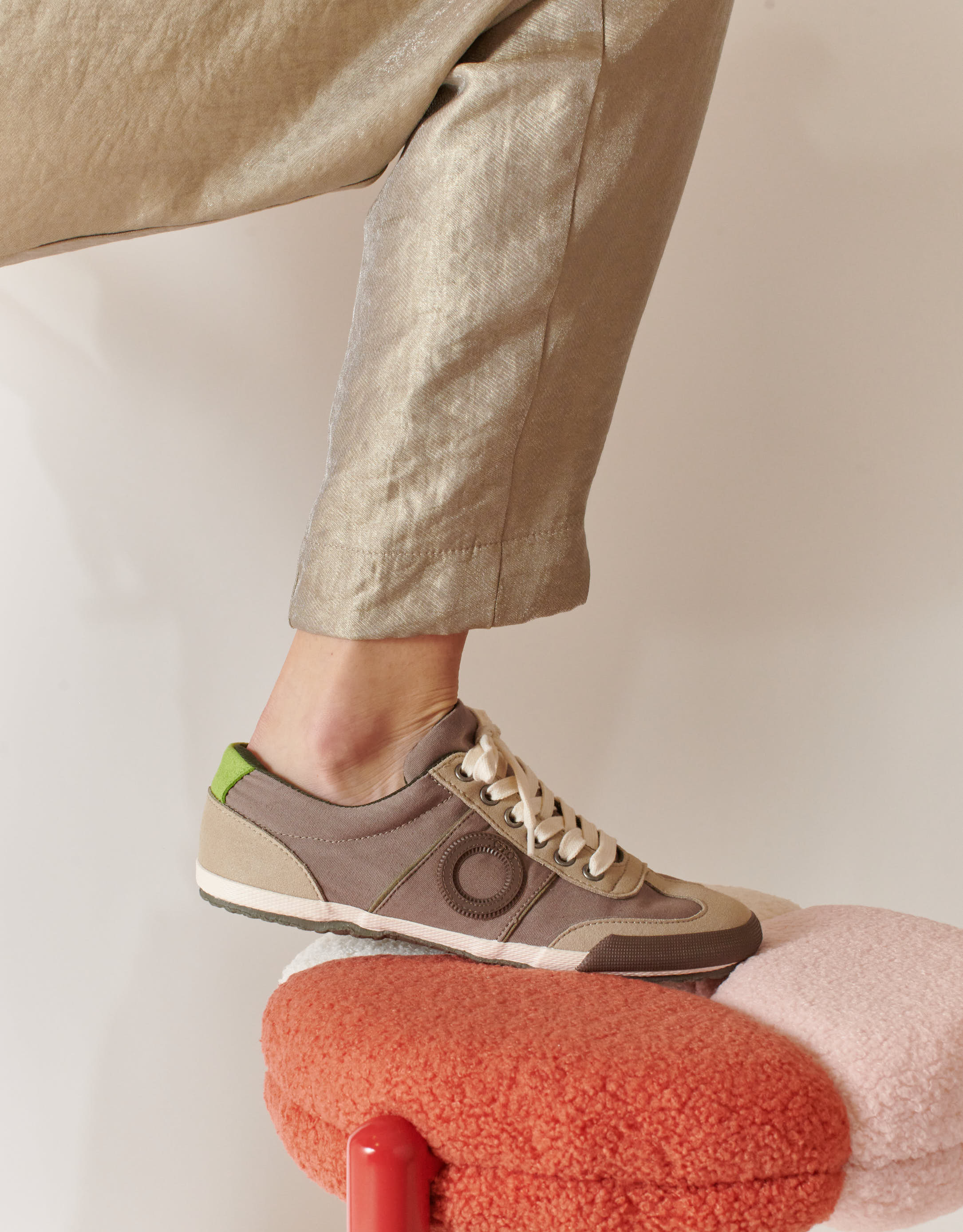 נעלי נשים - Aro - סניקרס בד MAY - חום4