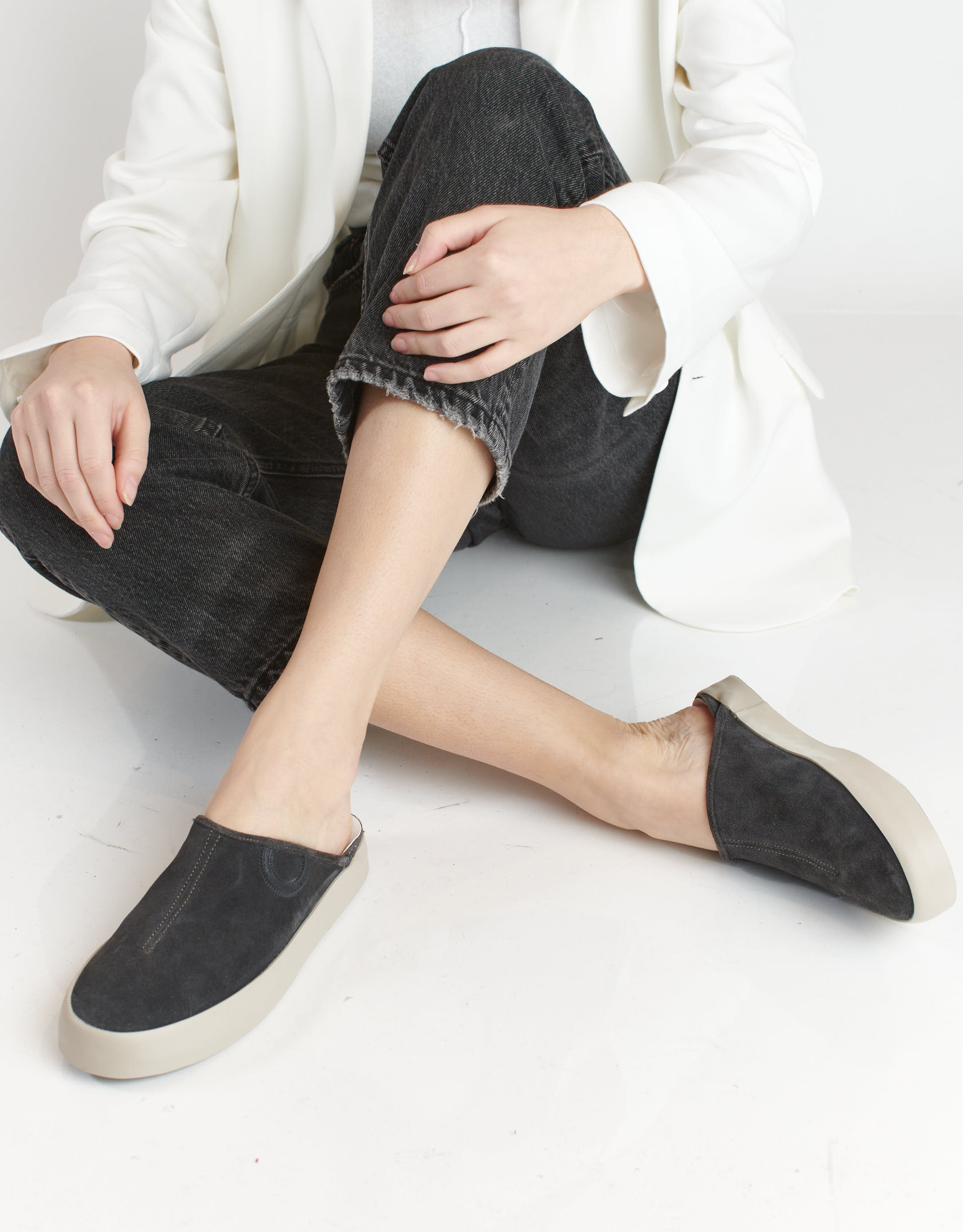 נעלי נשים - Aro - כפכפי זמש UMA - אפור4