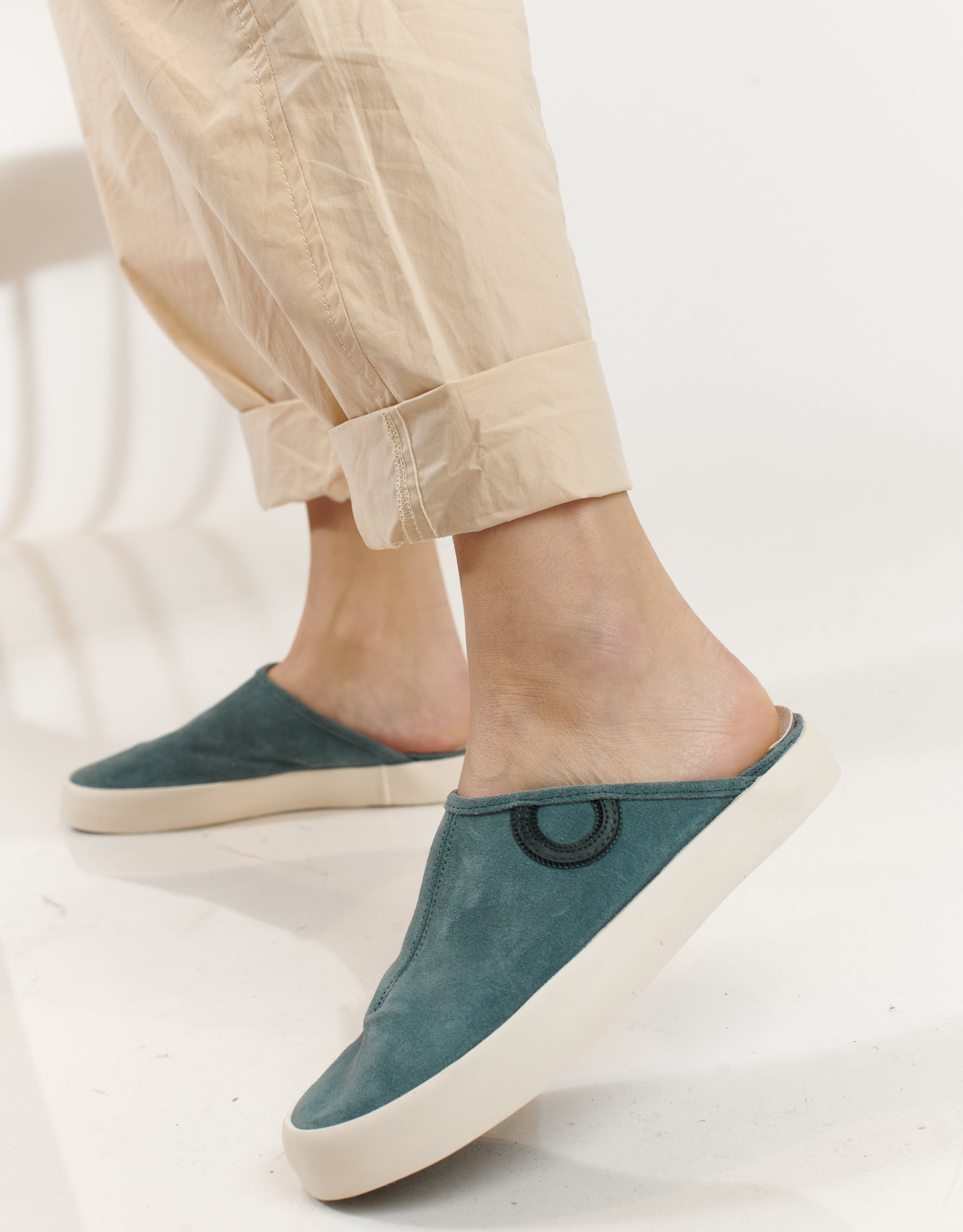 נעלי נשים - Aro - כפכפי זמש UMA - כחול4