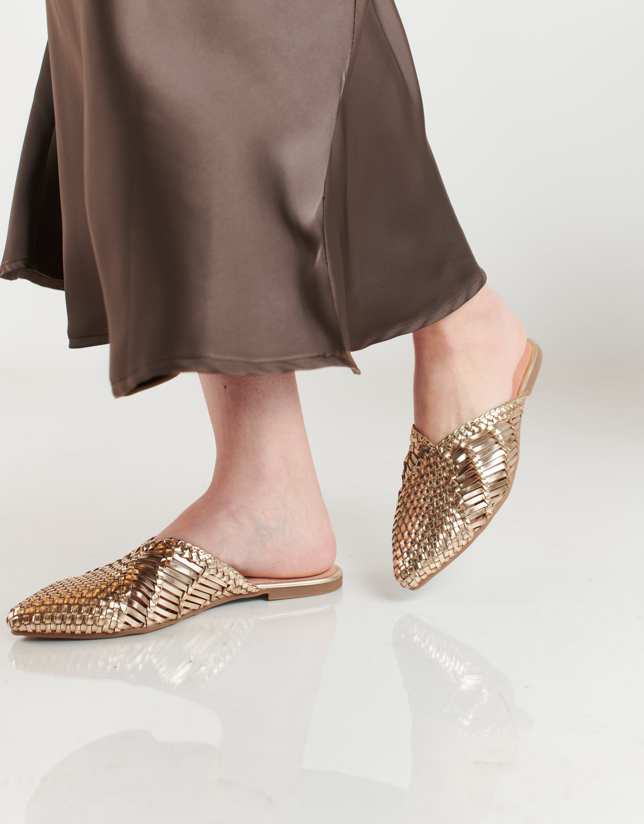 נעלי נשים - Salt+Umber - כפכפי עור ARIELLE - זהב2