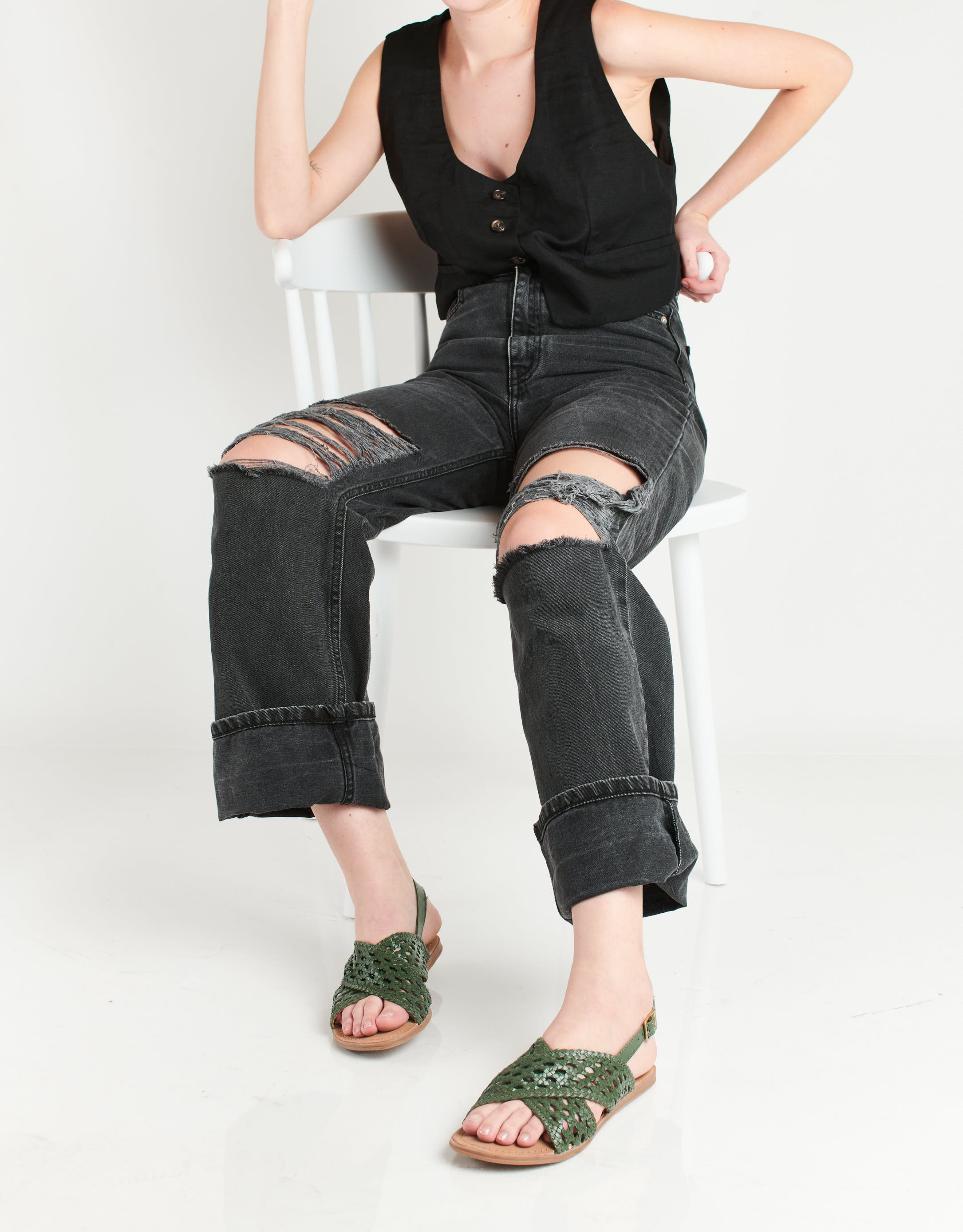 נעלי נשים - Salt+Umber - סנדלי עור קלועים DAHLIA - ירוק1