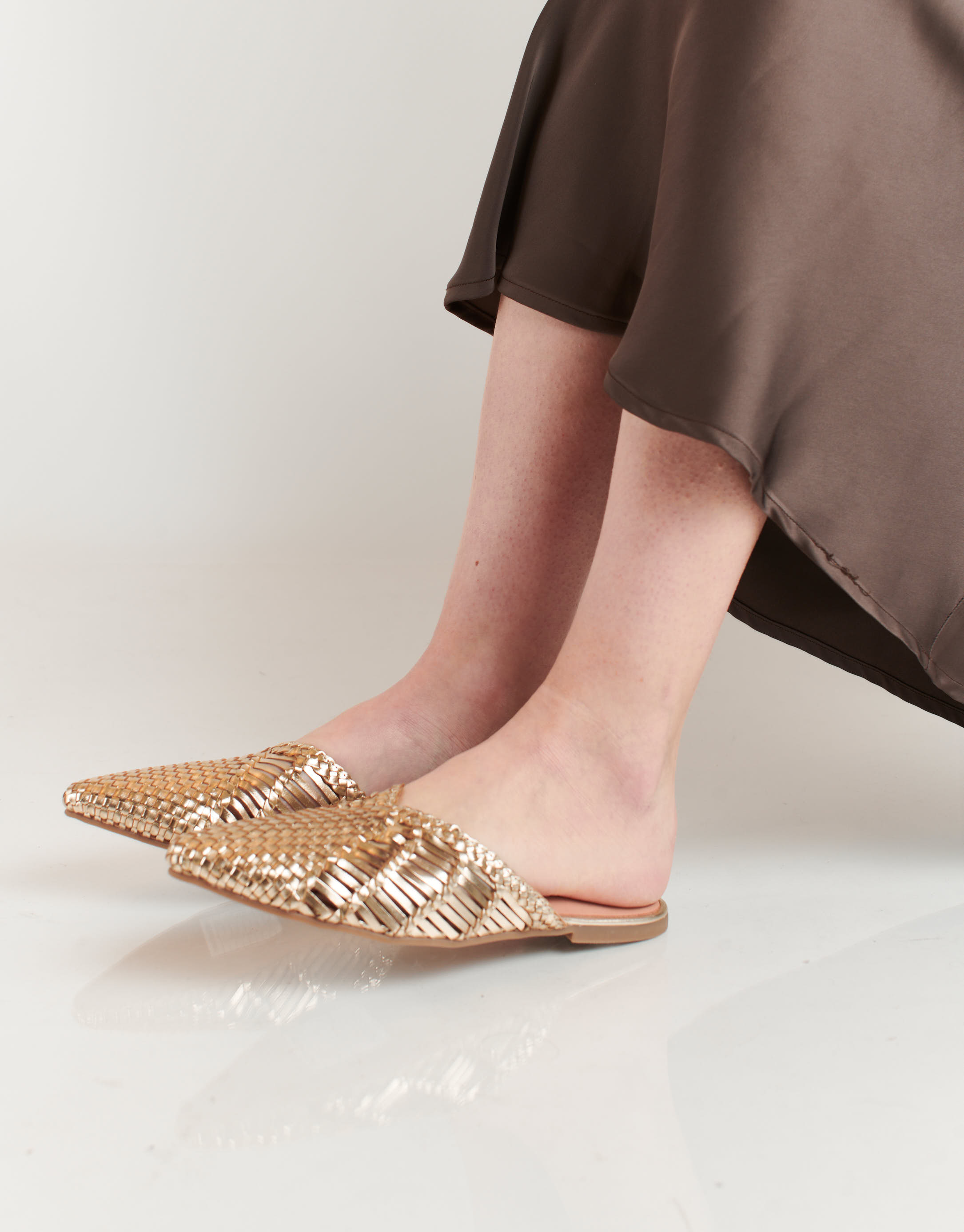 נעלי נשים - Salt+Umber - כפכפי עור ARIELLE - זהב3