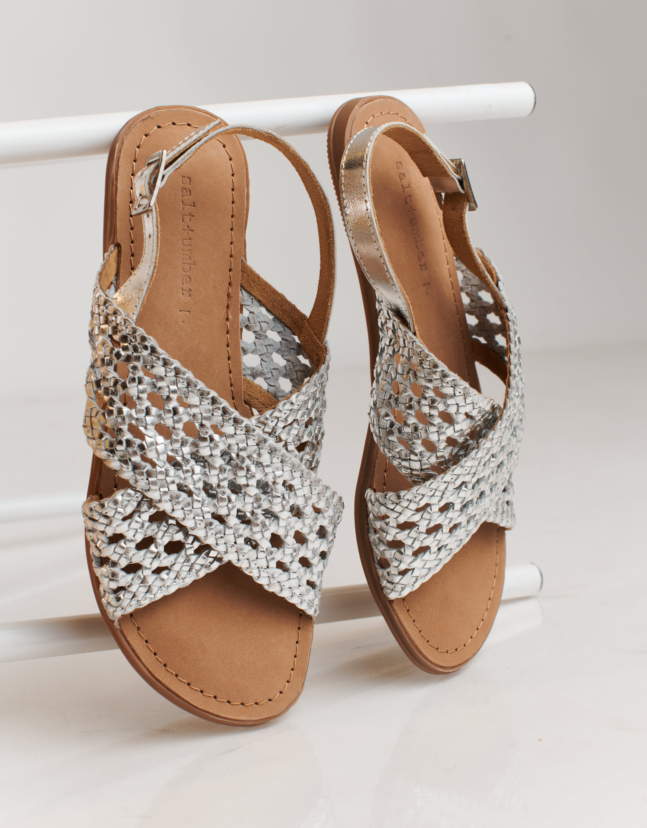 נעלי נשים - Salt+Umber - סנדלי עור קלועים DAHLIA - כסף2