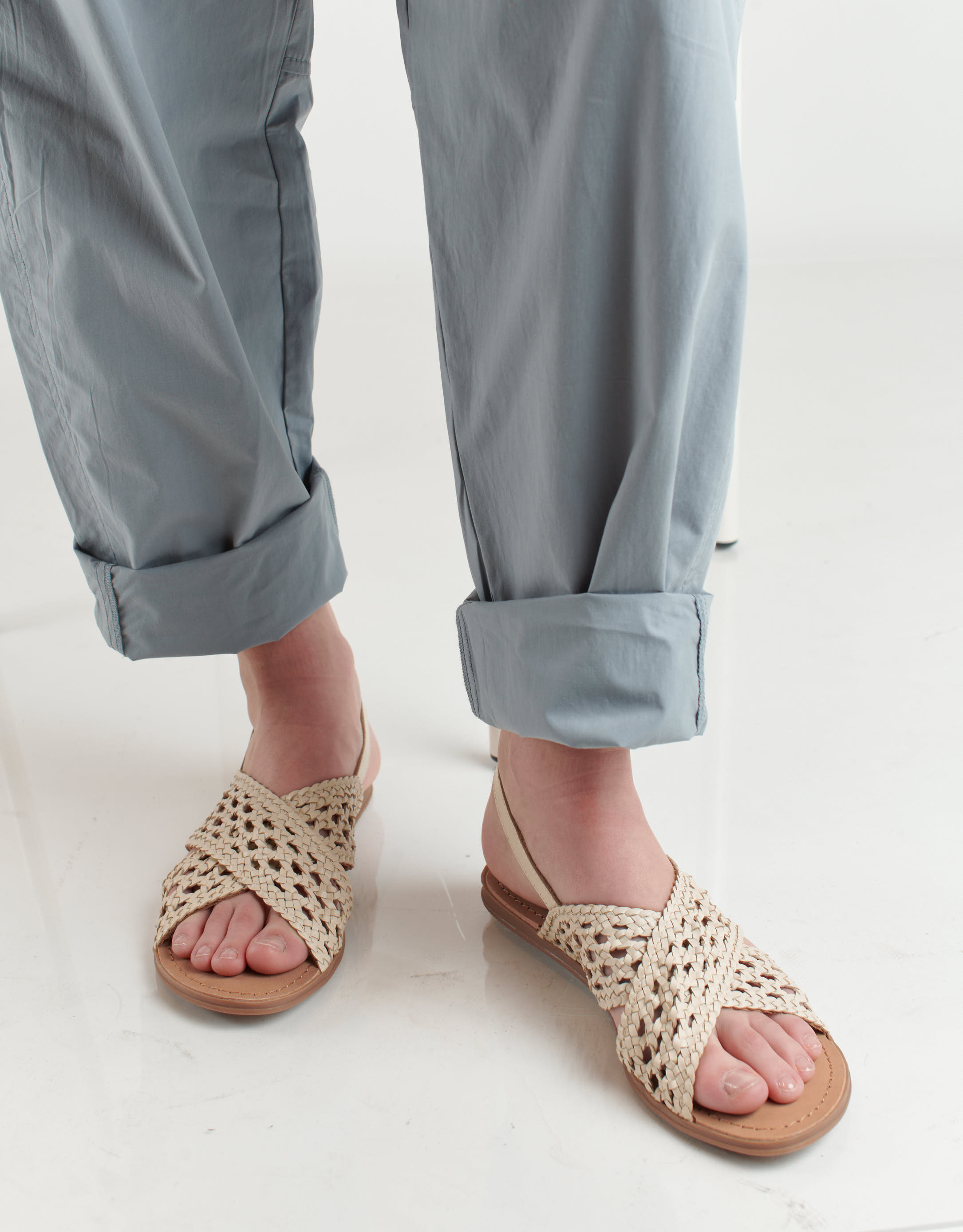 נעלי נשים - Salt+Umber - סנדלי עור קלועים DAHLIA - אופוויט2