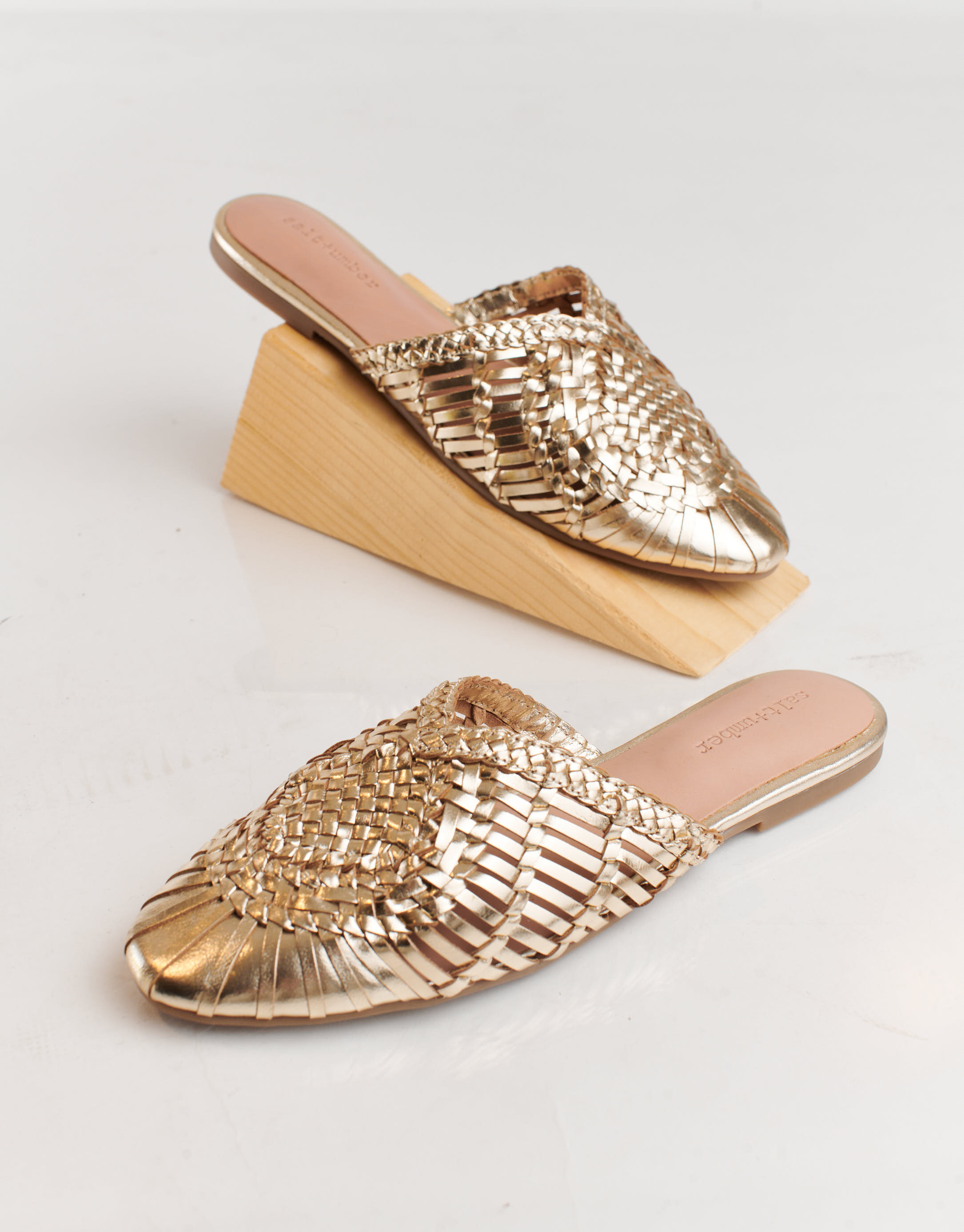 נעלי נשים - Salt+Umber - כפכפי עור ARI - זהב3