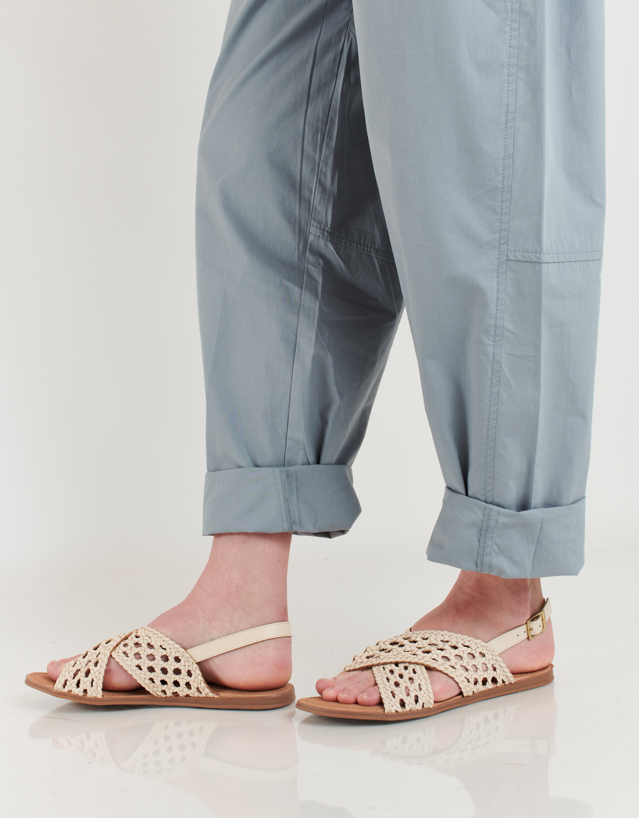 נעלי נשים - Salt+Umber - סנדלי עור קלועים DAHLIA - אופוויט3