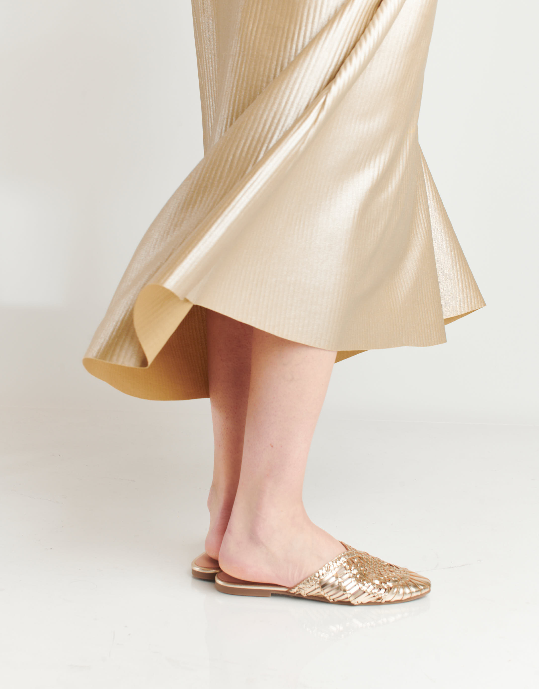 נעלי נשים - Salt+Umber - כפכפי עור ARI - זהב4