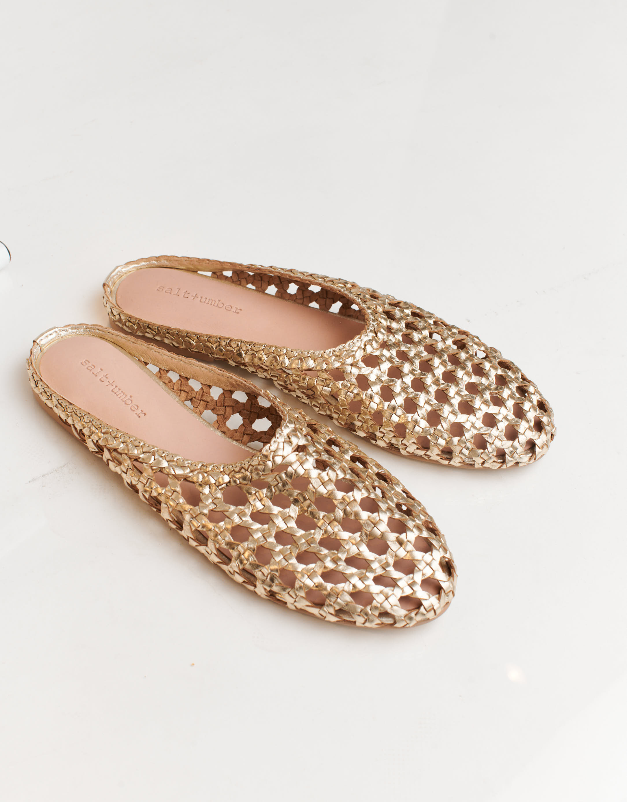 נעלי נשים - Salt+Umber - כפכפים שטוחים SHANTI - זהב2