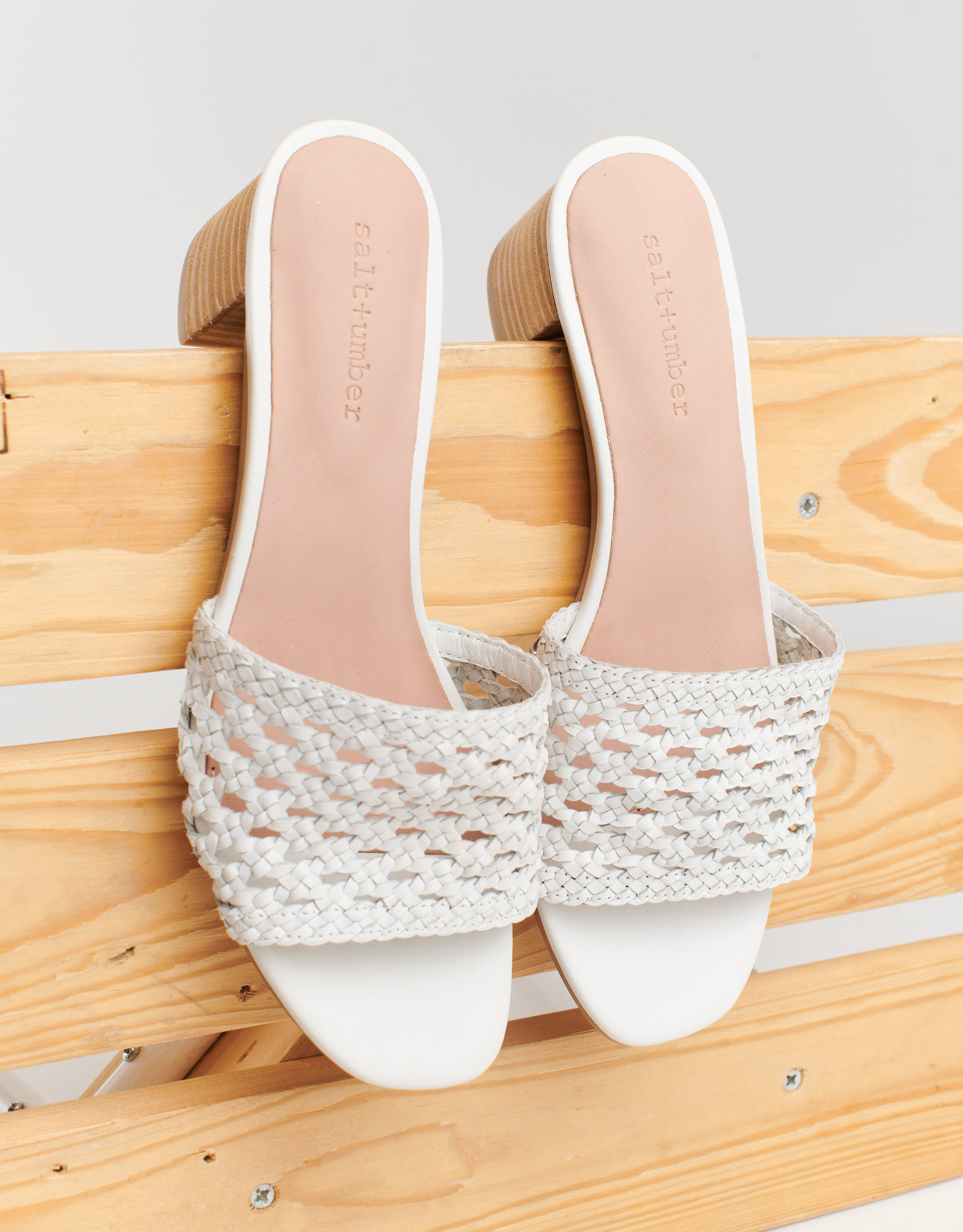 נעלי נשים - Salt+Umber - כפכפי עור TRIPOLI - לבן2