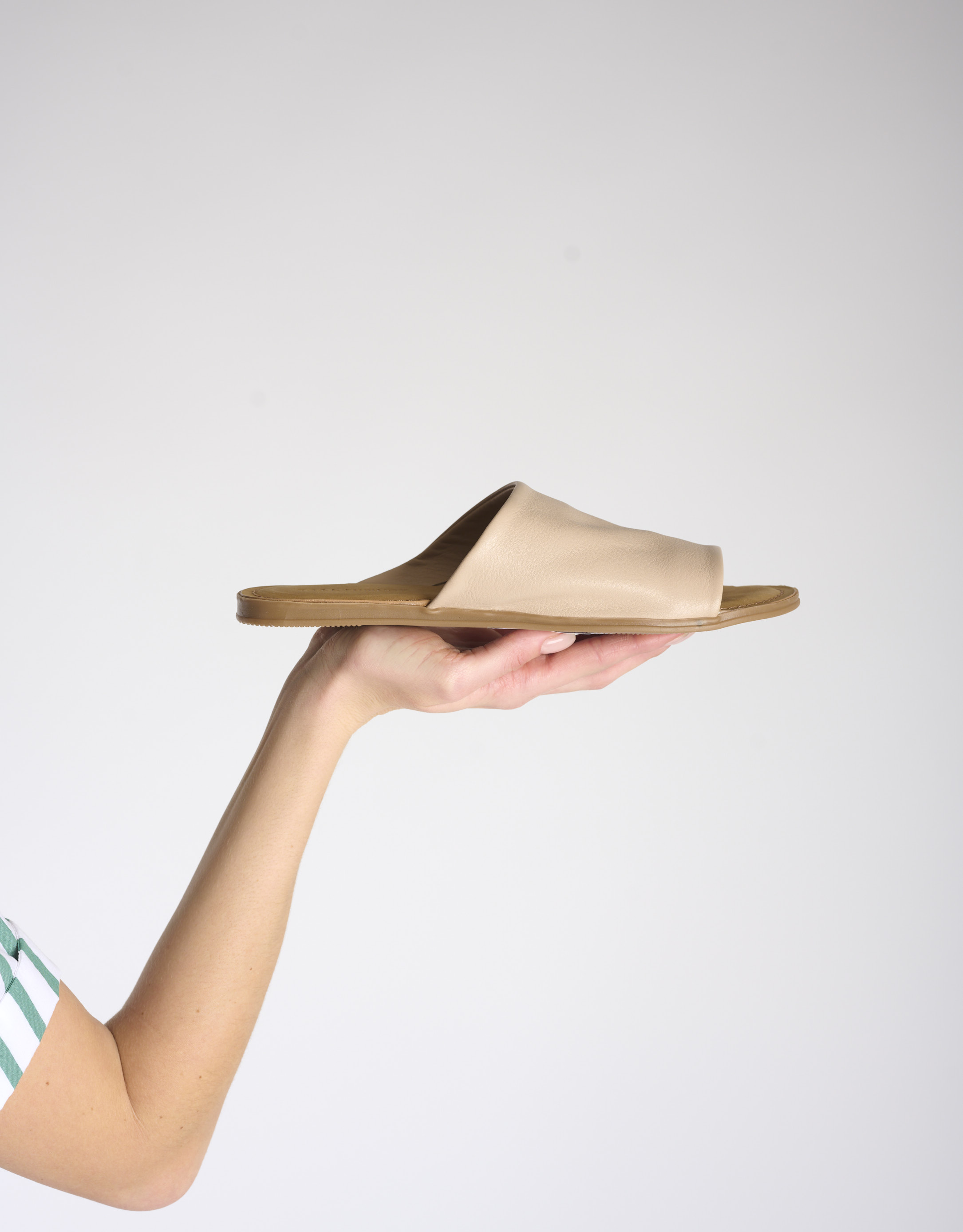 נעלי נשים - Salt+Umber - כפכפים שטוחים TROPEZ - ניוד3