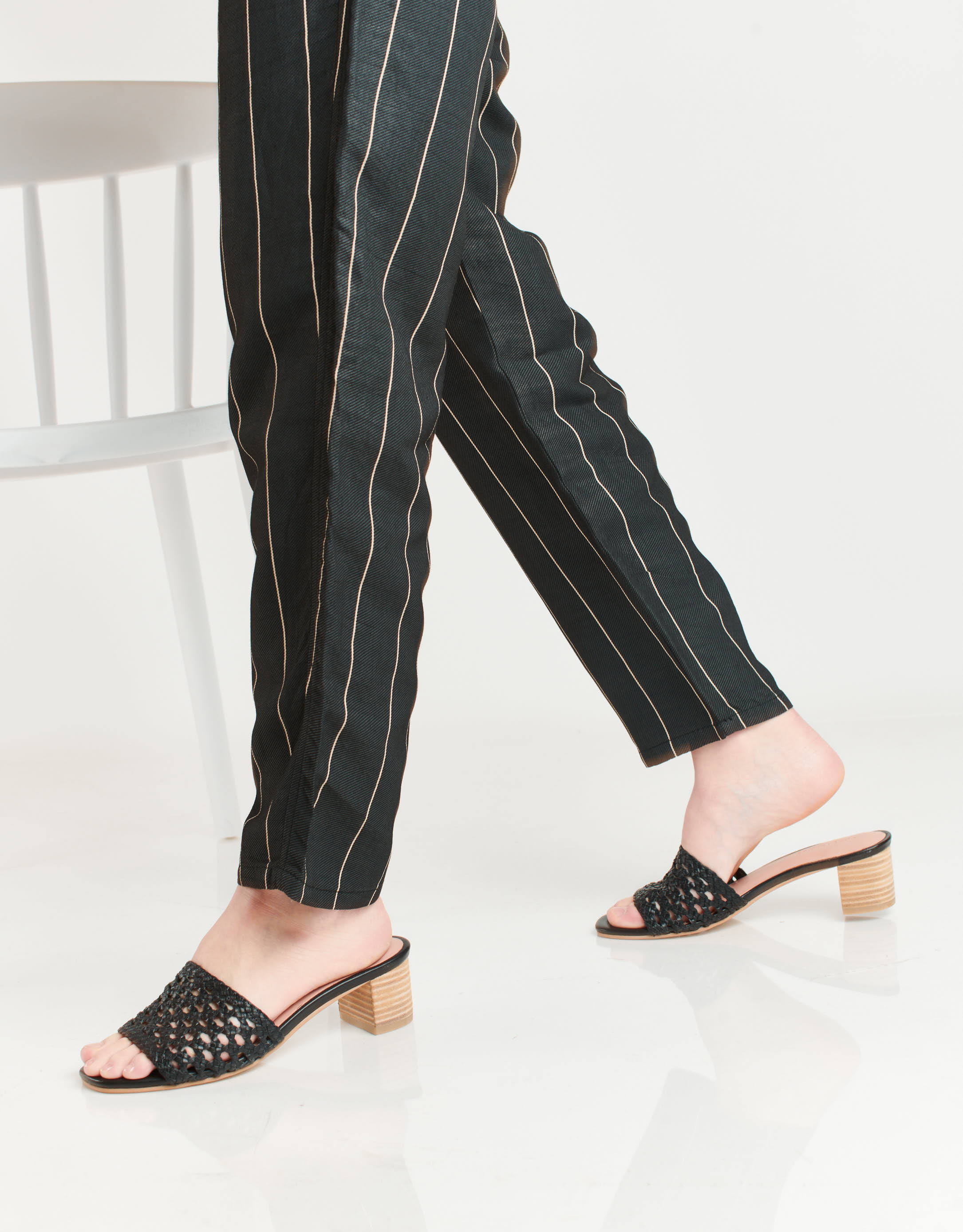 נעלי נשים - Salt+Umber - כפכפי עור TRIPOLI - שחור2