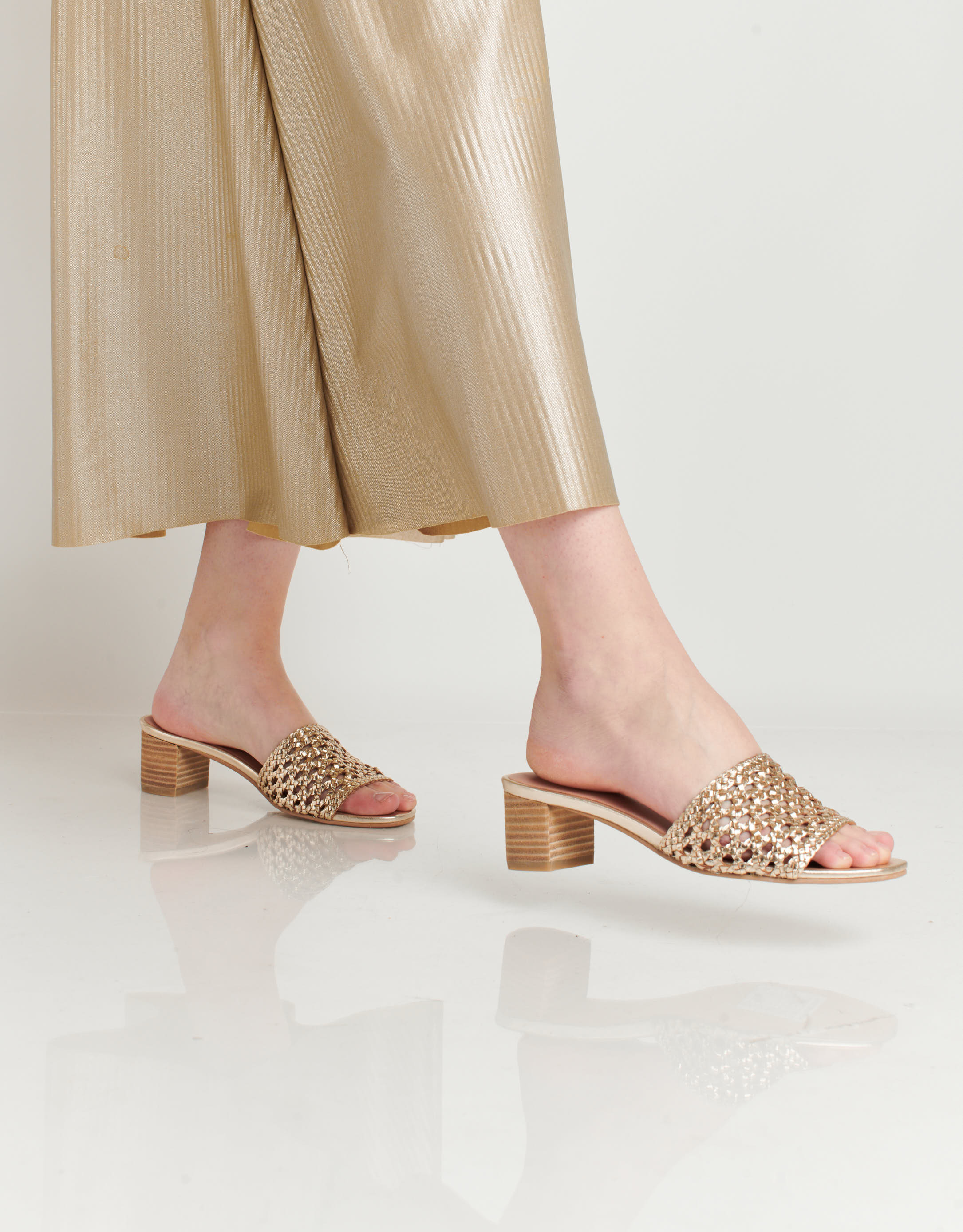 נעלי נשים - Salt+Umber - כפכפי עור TRIPOLI - זהב2