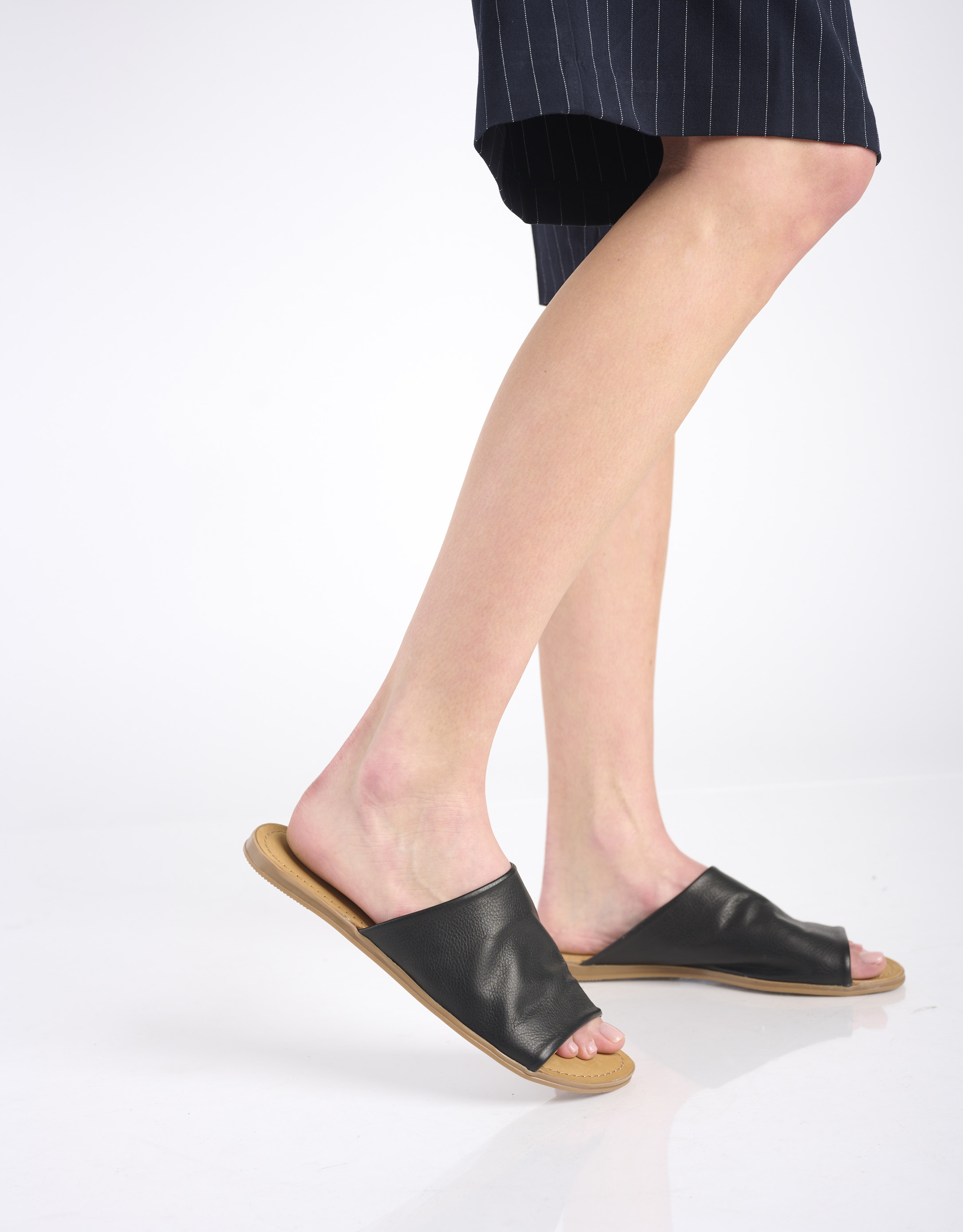 נעלי נשים - Salt+Umber - כפכפים שטוחים TROPEZ - שחור4