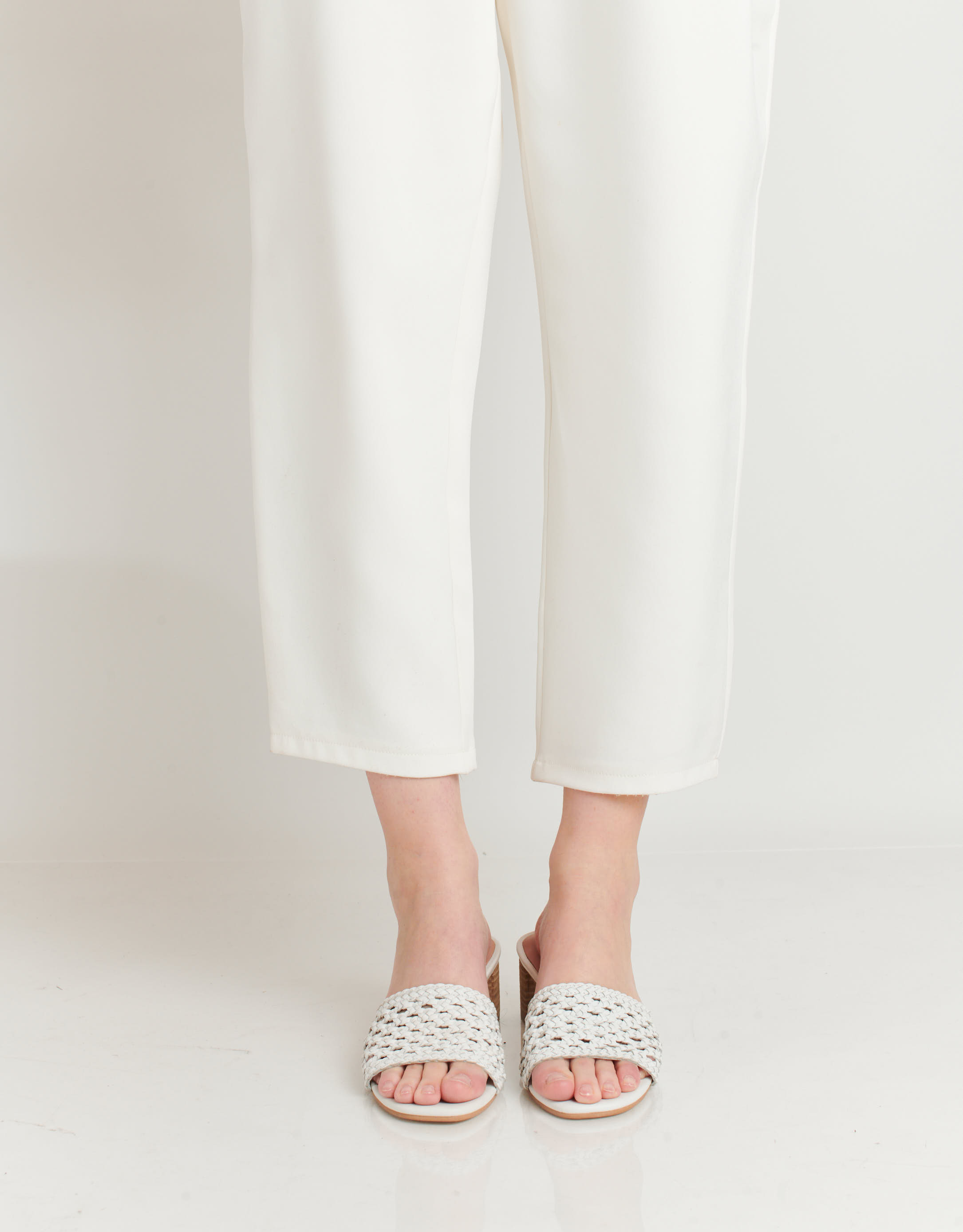 נעלי נשים - Salt+Umber - כפכפי עור TRIPOLI - לבן3