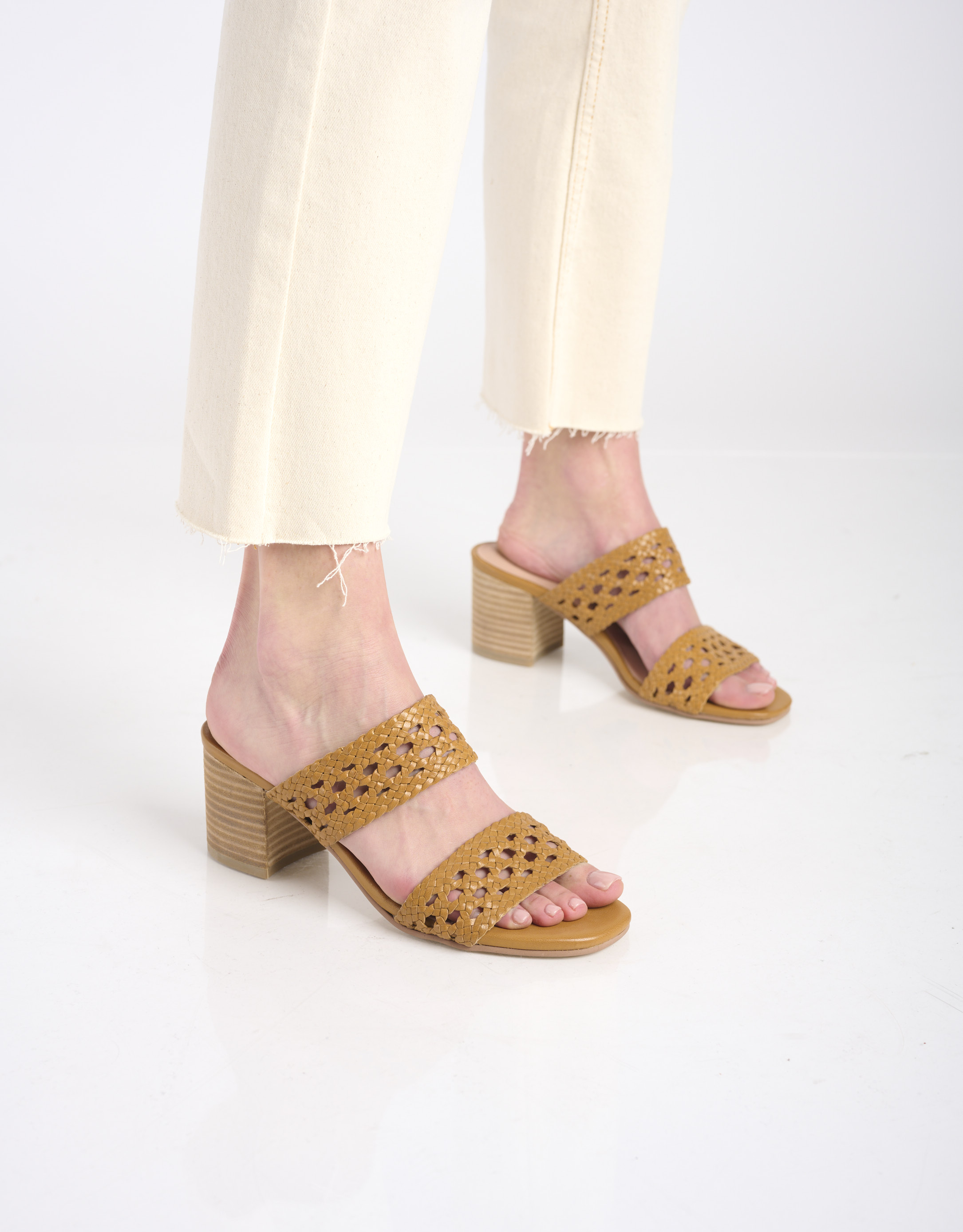 נעלי נשים - Salt+Umber - כפכפי עור RIVA - חרדל4