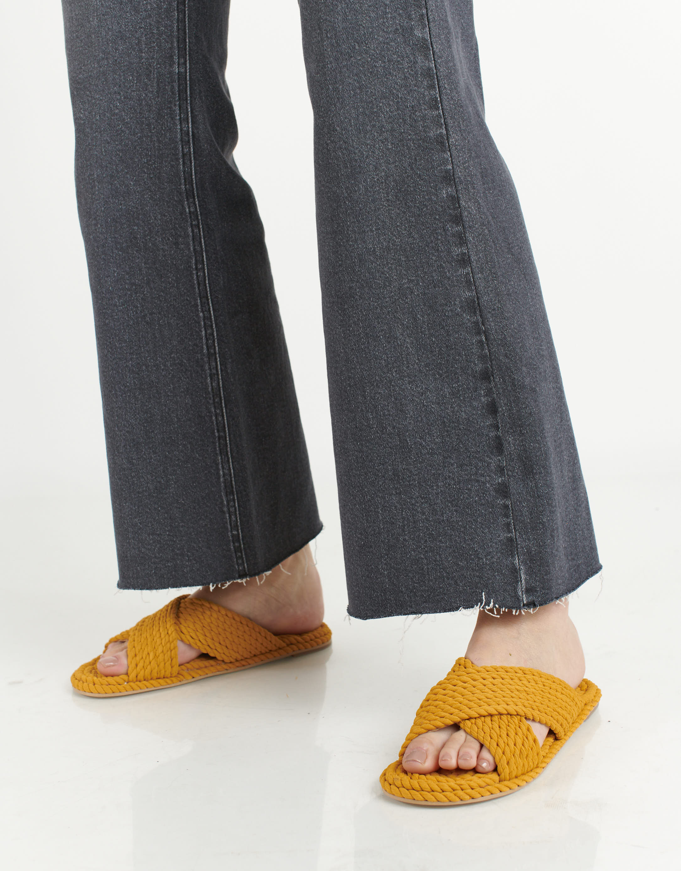 נעלי נשים - Salt+Umber - כפכפים SARAYA - חרדל3