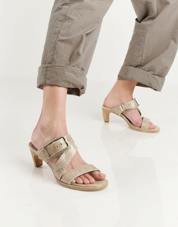 נעלי נשים - A.S. 98 - כפכפי רצועות עם עקב BANAN - אפור בהיר