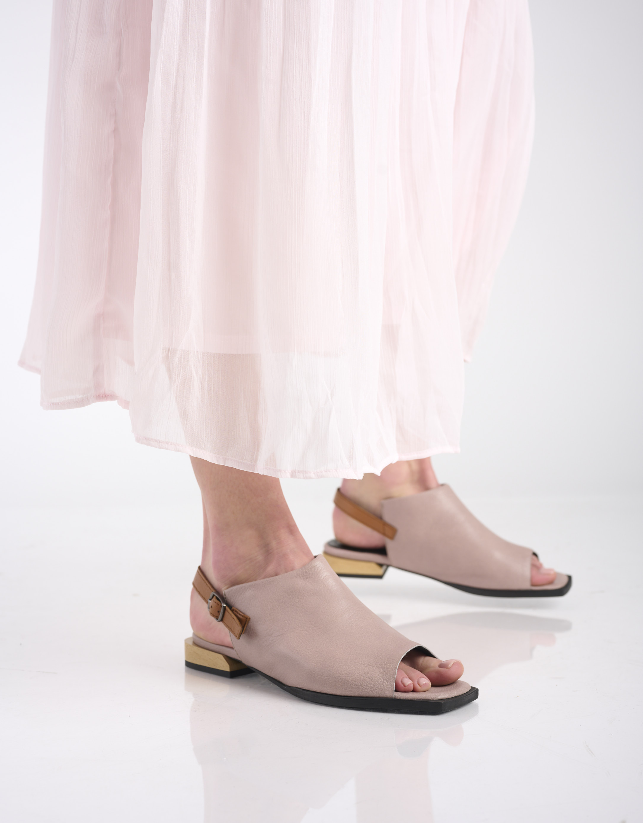 נעלי נשים - Yuko Imanishi - סנדלים סגורים YUI - בז'2