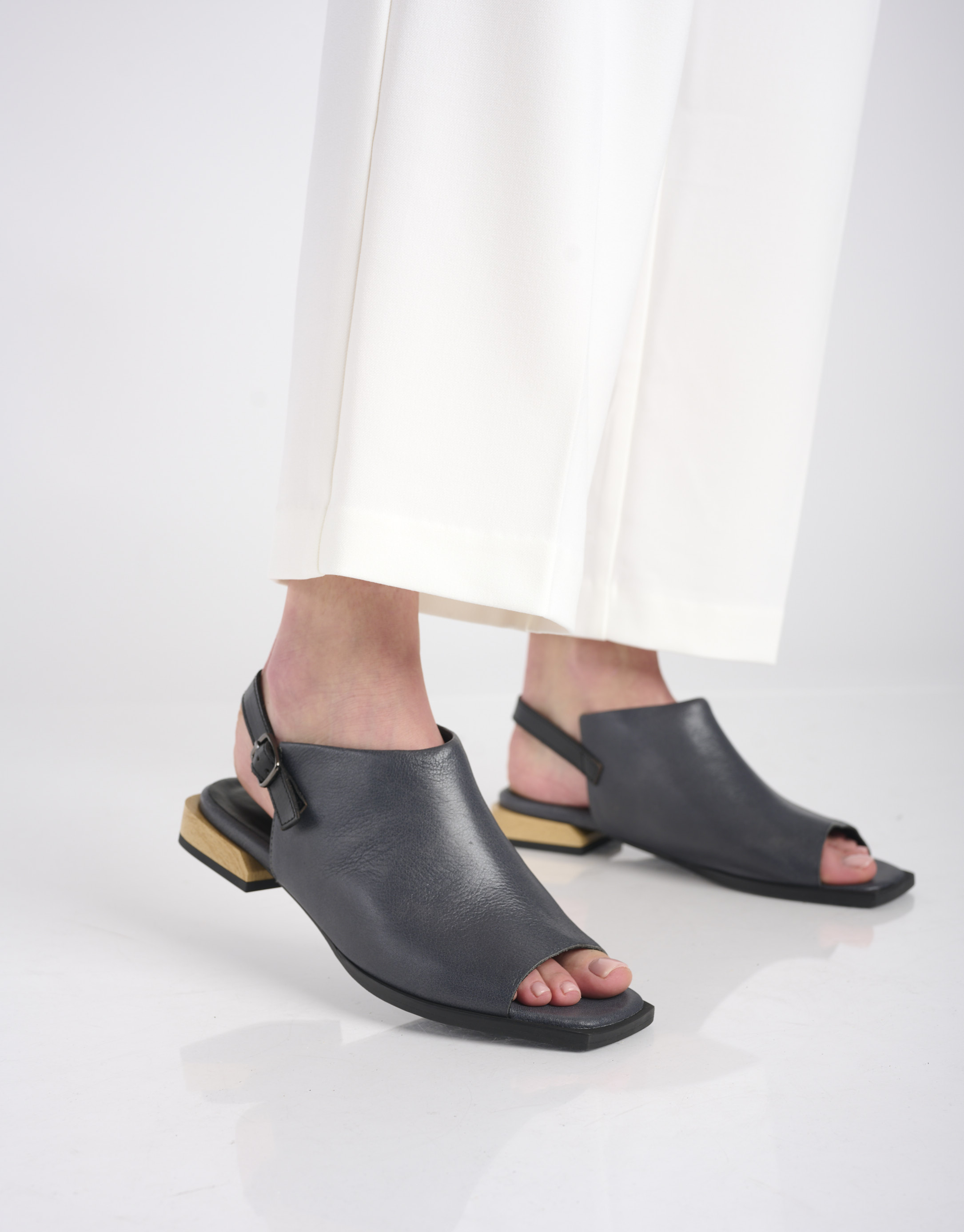 נעלי נשים - Yuko Imanishi - סנדלים סגורים YUI - אפור3