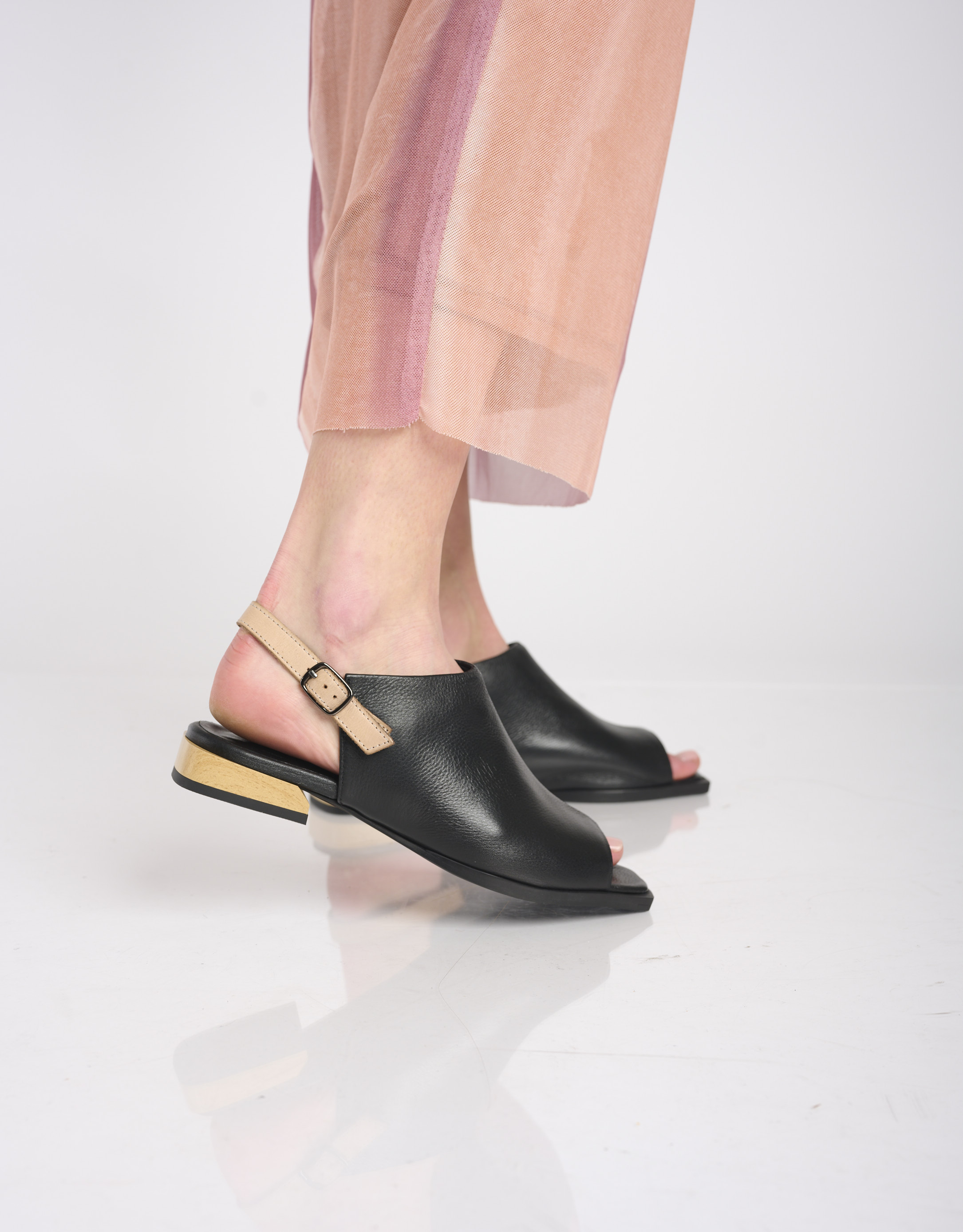 נעלי נשים - Yuko Imanishi - סנדלים סגורים YUI - שחור4