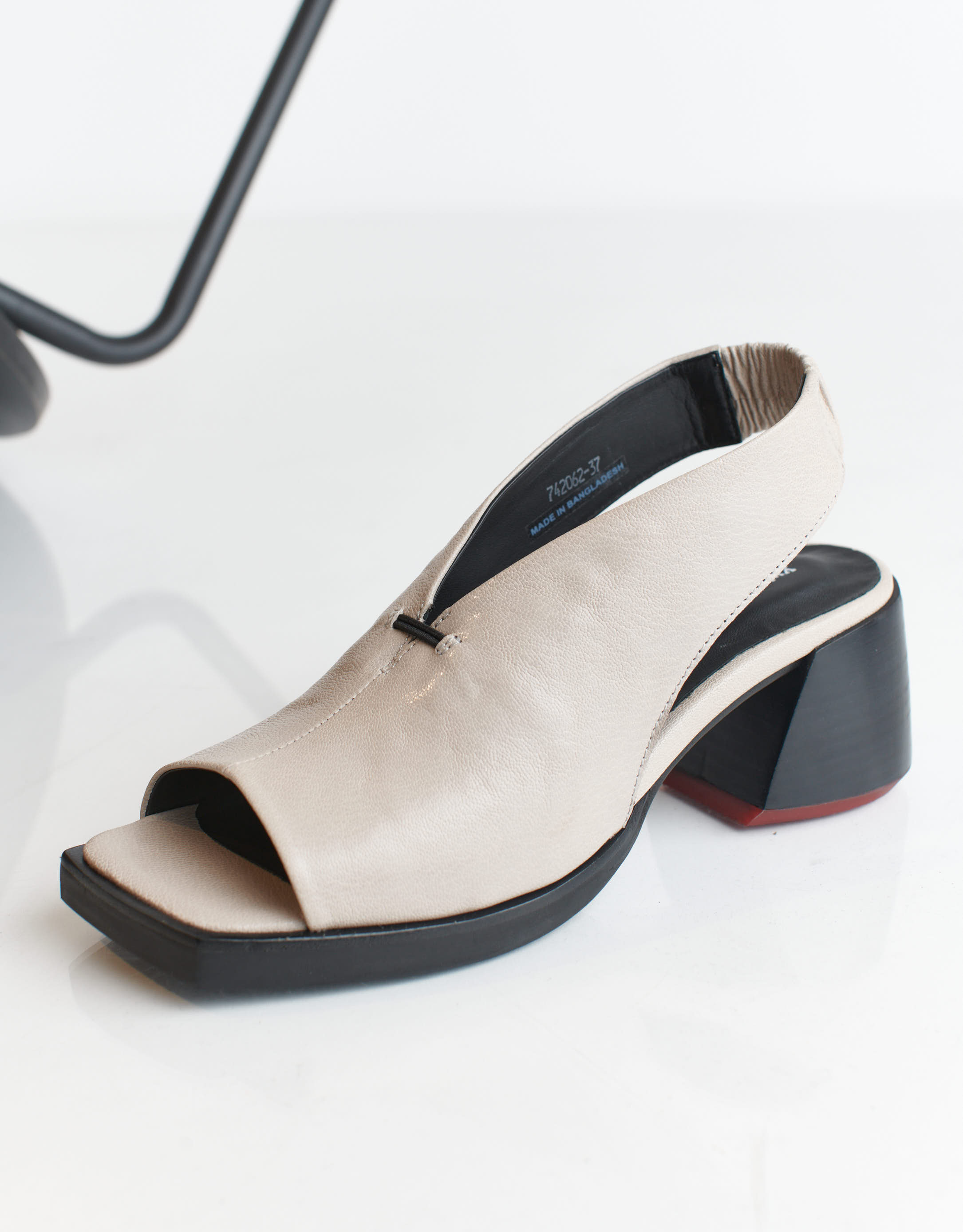 נעלי נשים - Yuko Imanishi - סנדלים עם עקב MICHI - אפור בהיר2