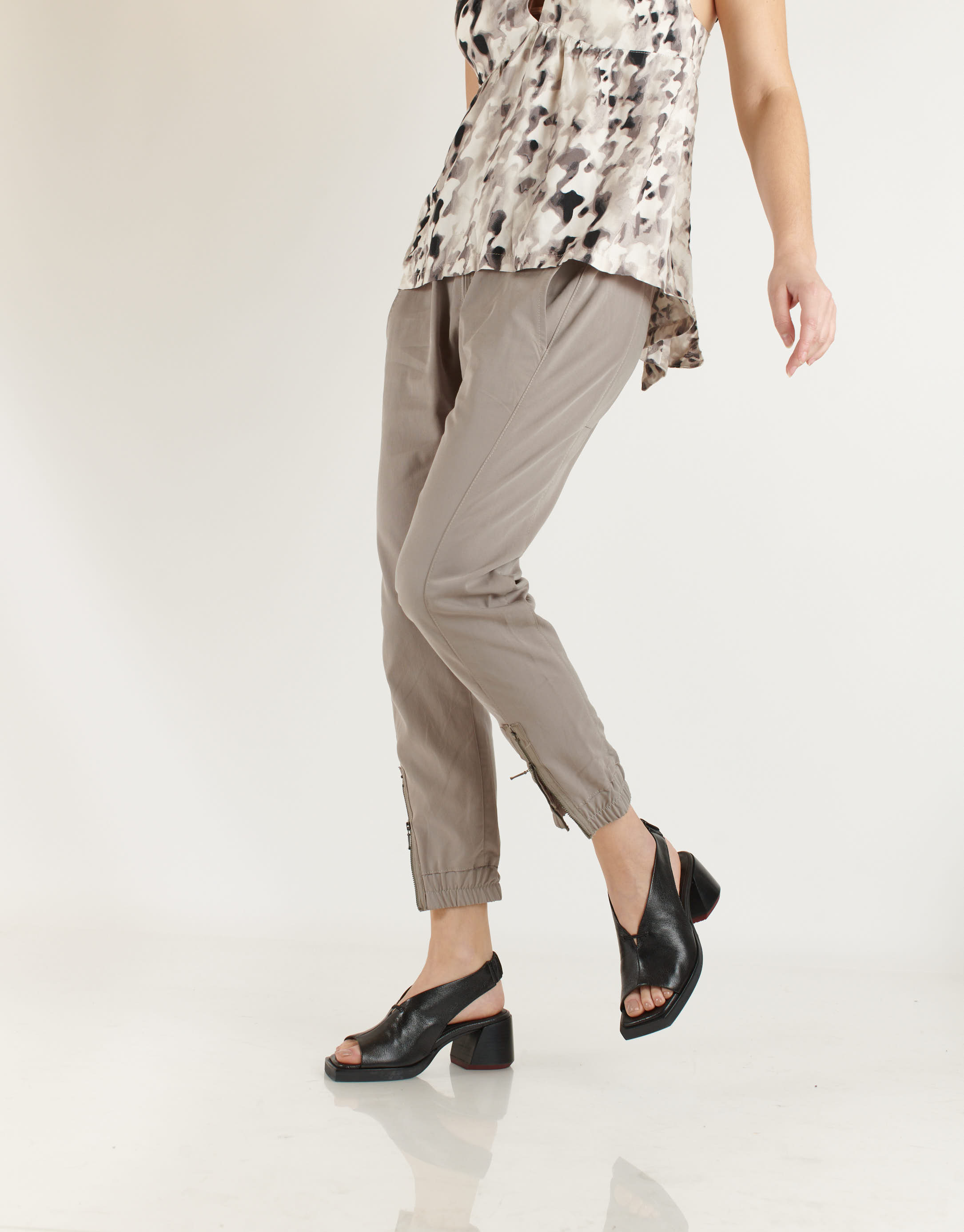 נעלי נשים - Yuko Imanishi - סנדלים עם עקב MICHI - שחור3