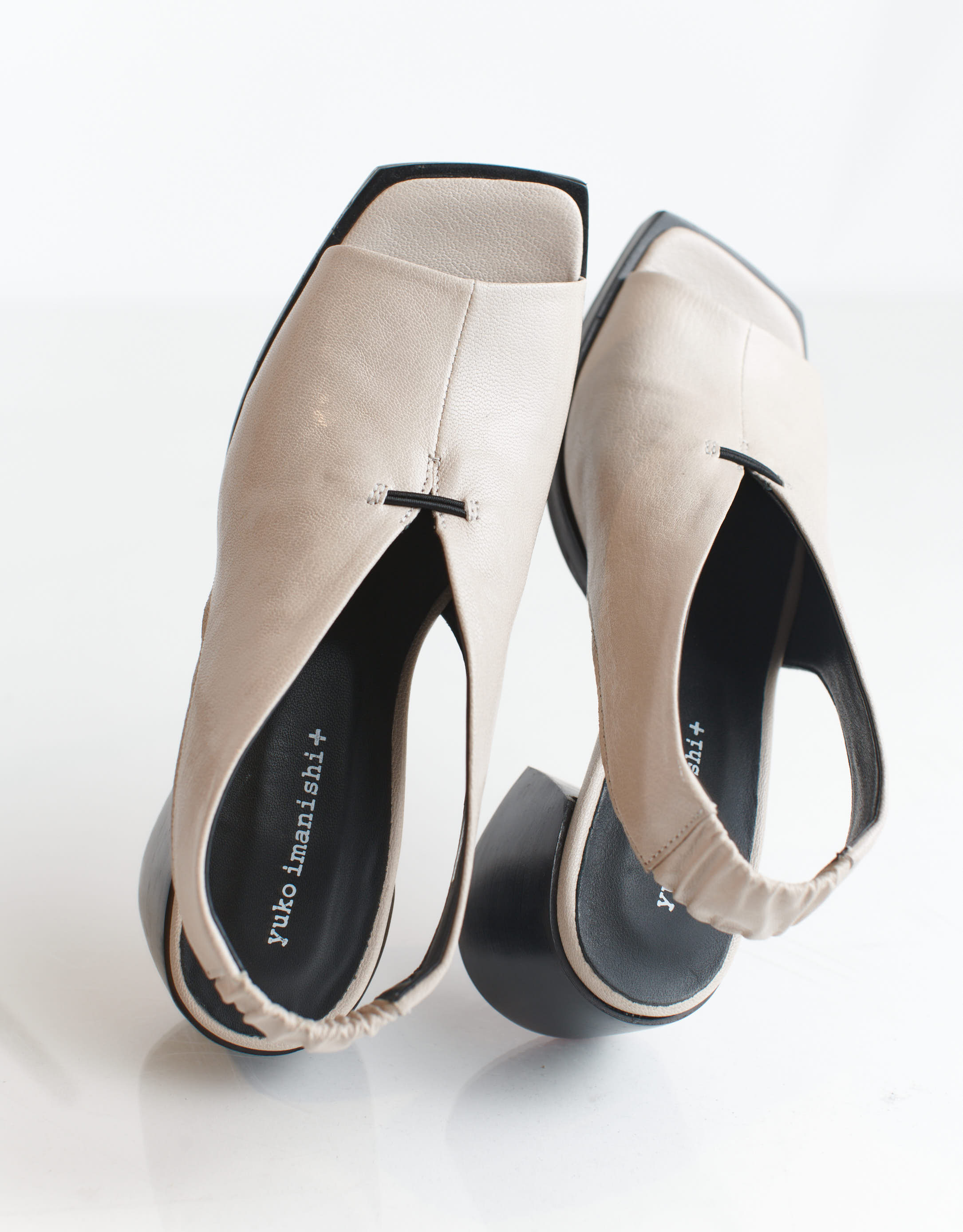 נעלי נשים - Yuko Imanishi - סנדלים עם עקב MICHI - אפור בהיר4