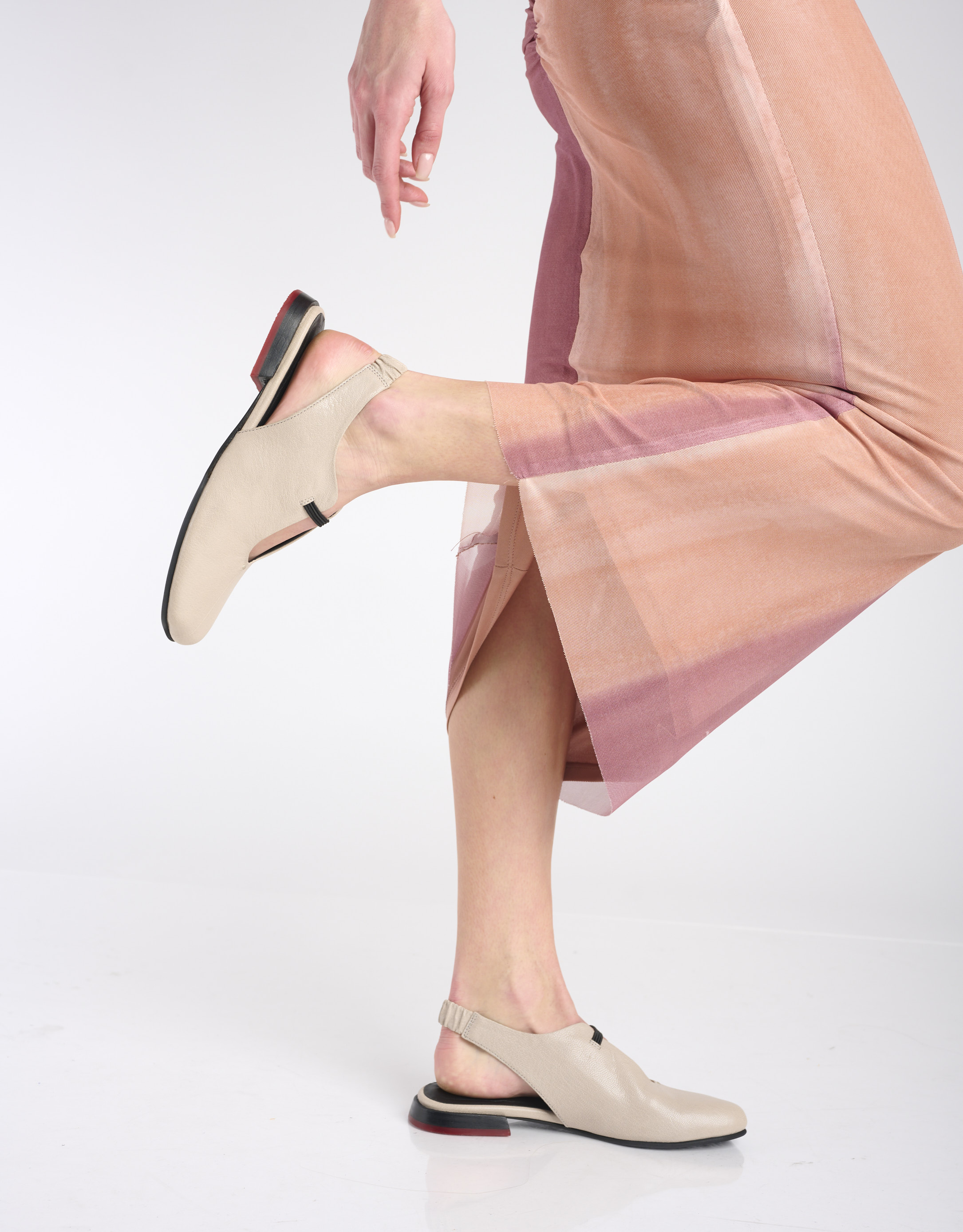 נעלי נשים - Yuko Imanishi - סנדלים מעור LIMI - אפור בהיר2