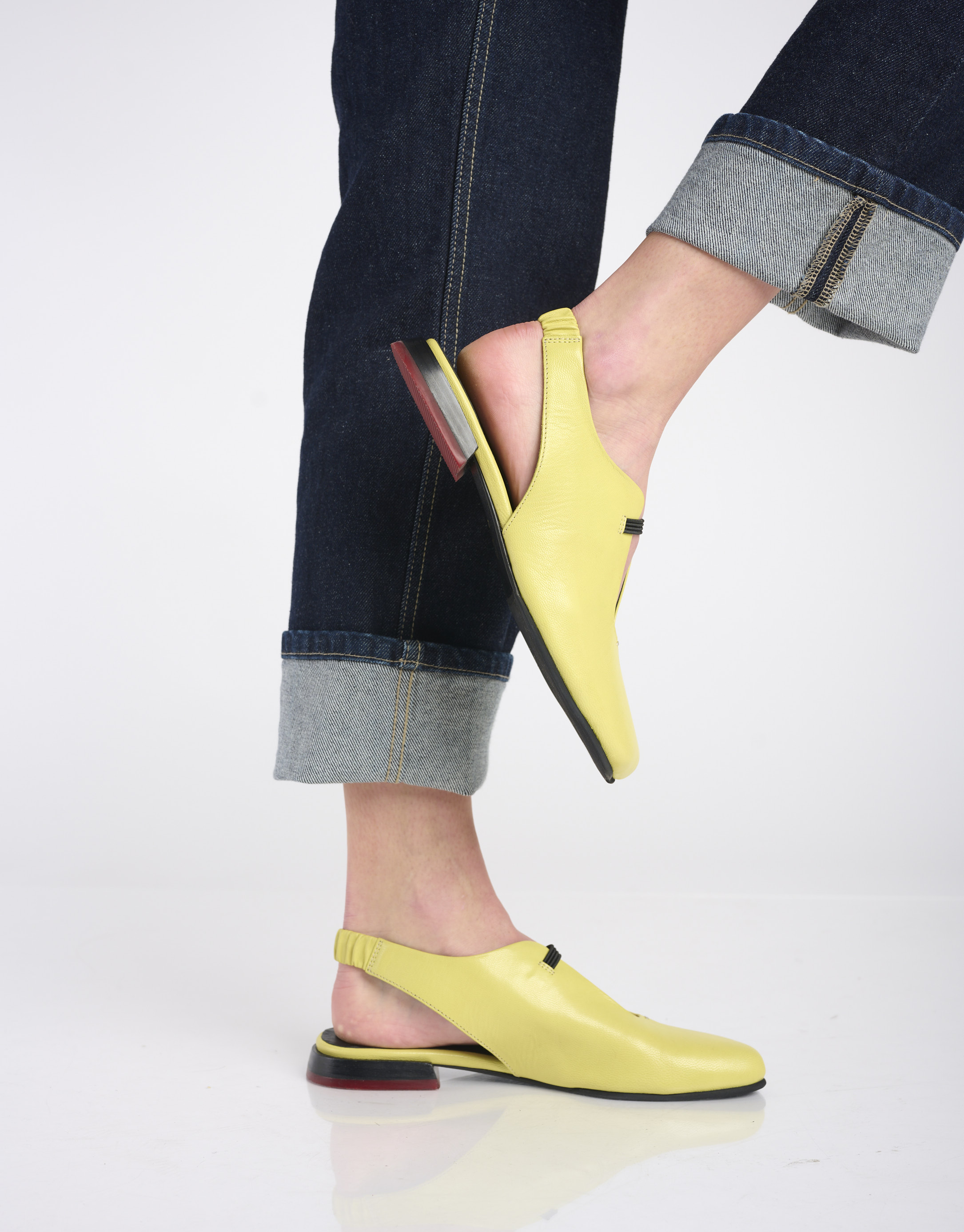 נעלי נשים - Yuko Imanishi - סנדלים מעור LIMI - צהוב3