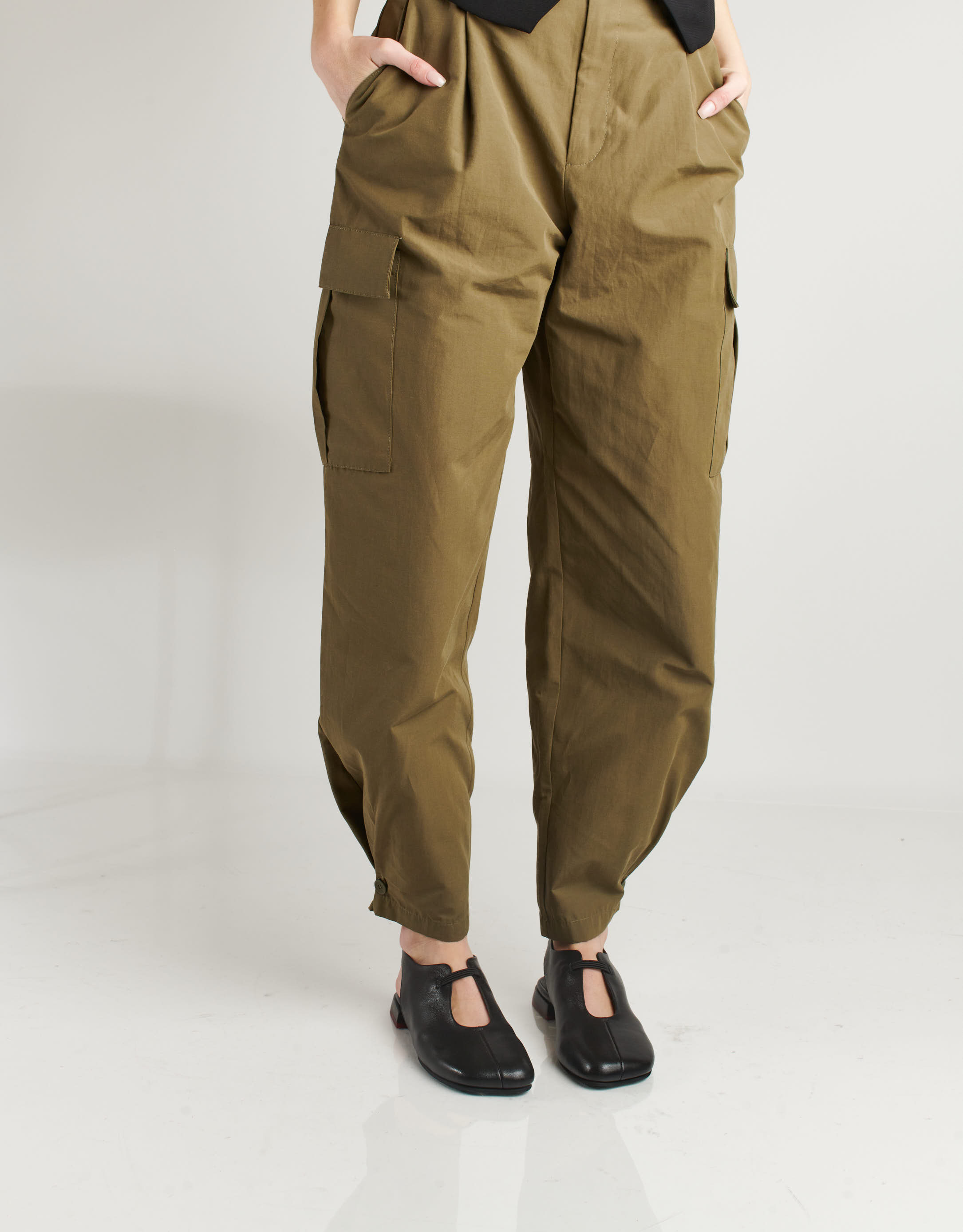 נעלי נשים - Yuko Imanishi - סנדלים מעור LIMI - שחור3