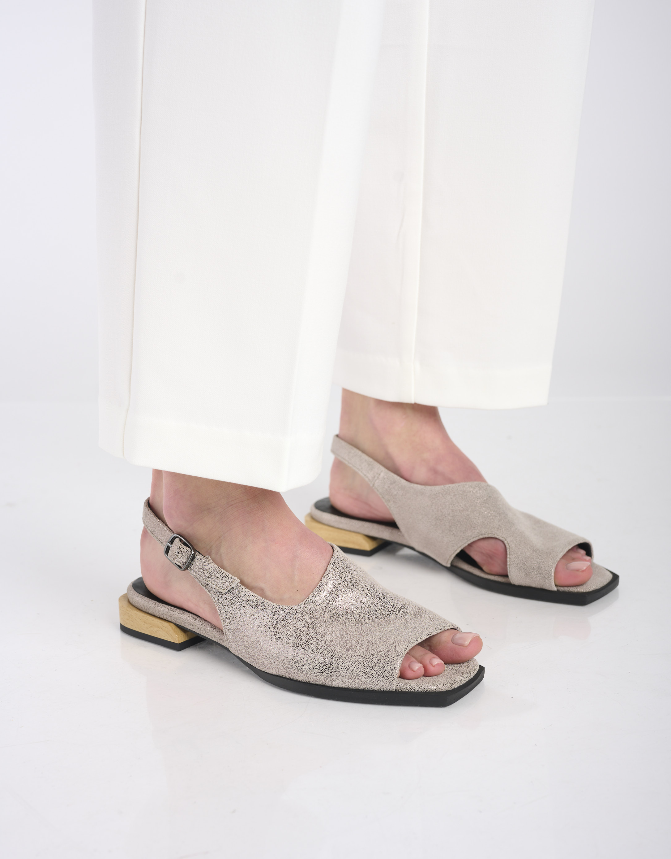 נעלי נשים - Yuko Imanishi - סנדלים שטוחים KANNA - כסף3