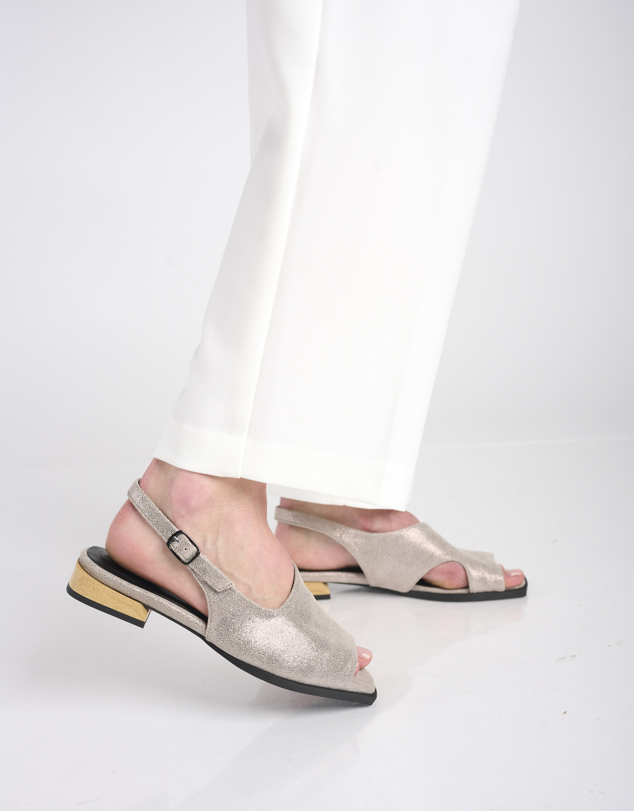 נעלי נשים - Yuko Imanishi - סנדלים שטוחים KANNA - כסף4