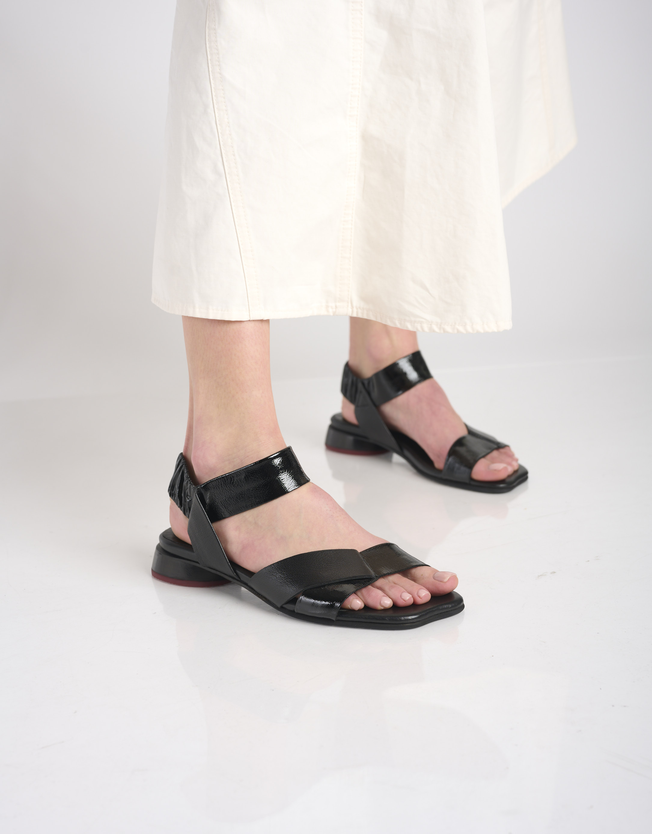 נעלי נשים - Yuko Imanishi - סנדלי עור NAO - שחור3