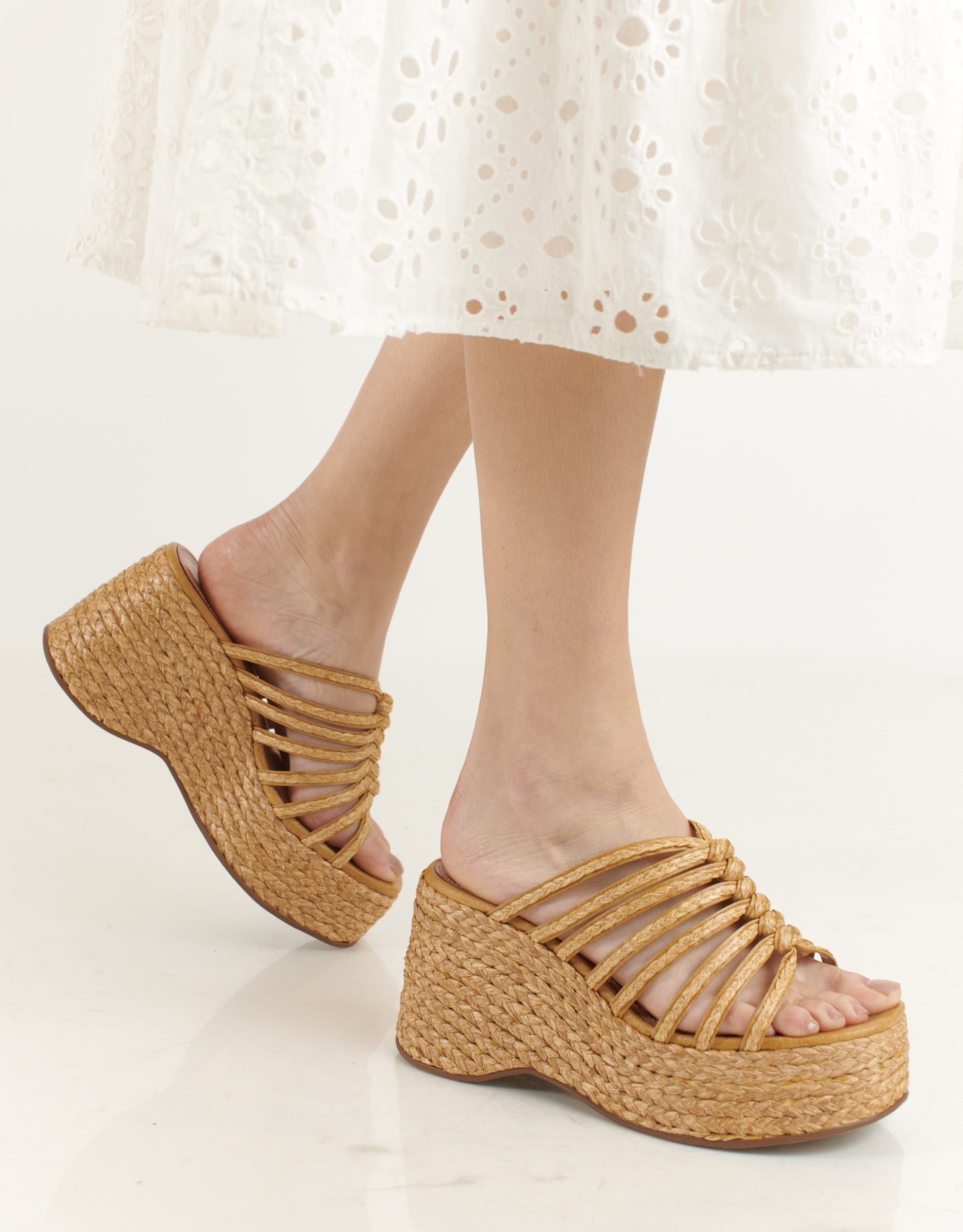 נעלי נשים - Vicenza - כפכפי פלטפורמה BENIM - בז'2