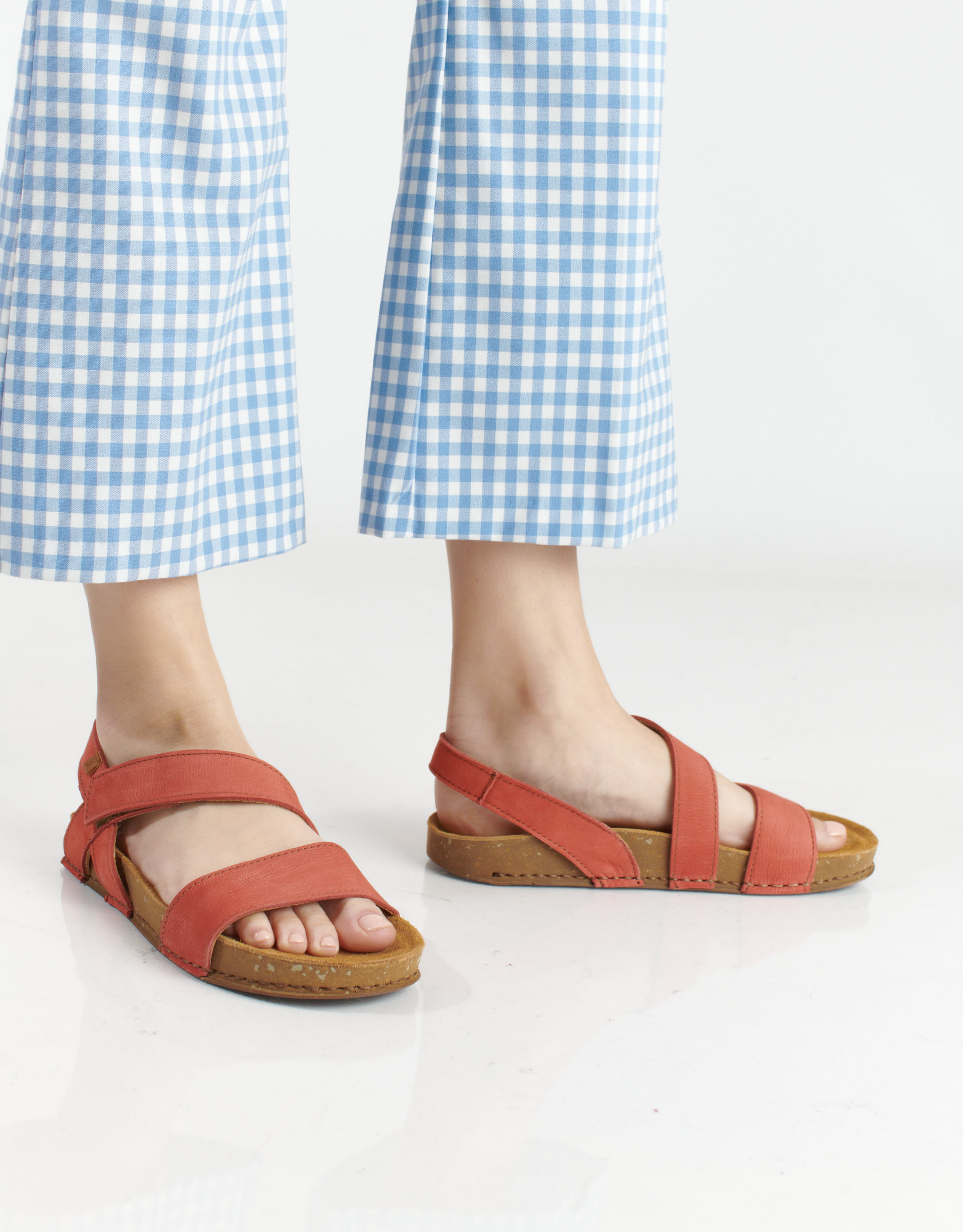 נעלי נשים - El Naturalista - סנדלי עור BALANCE - קורל3