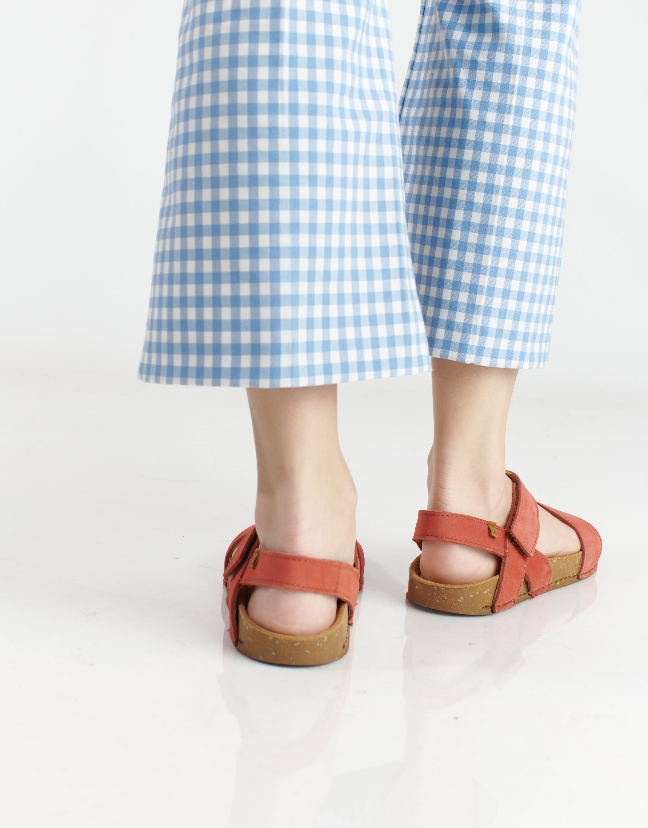 נעלי נשים - El Naturalista - סנדלי עור BALANCE - קורל4