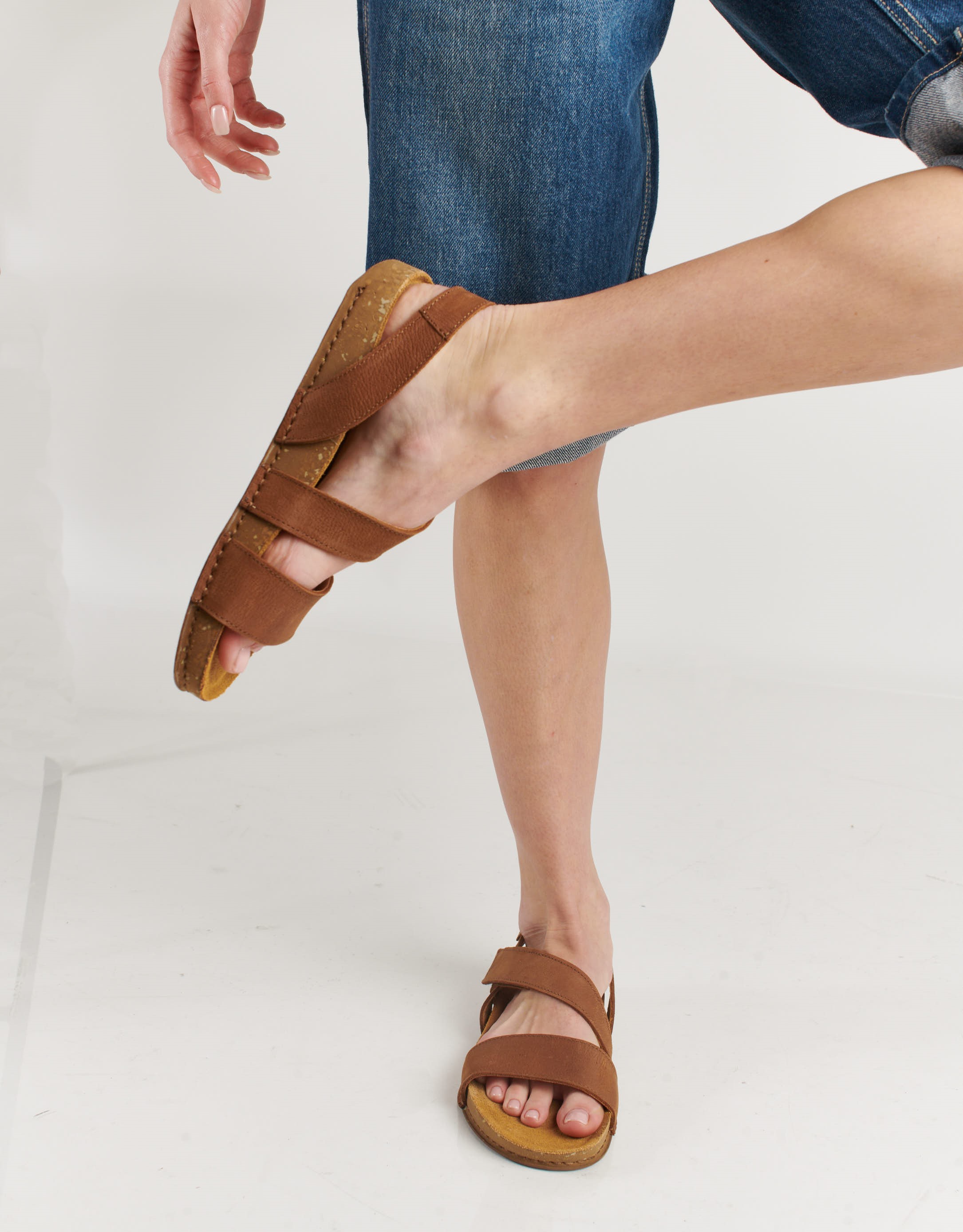 נעלי נשים - El Naturalista - סנדלי עור BALANCE - חום4